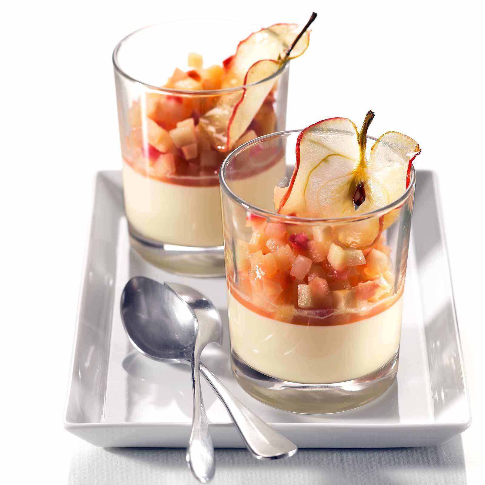 Panna cotta mit Apfelragout