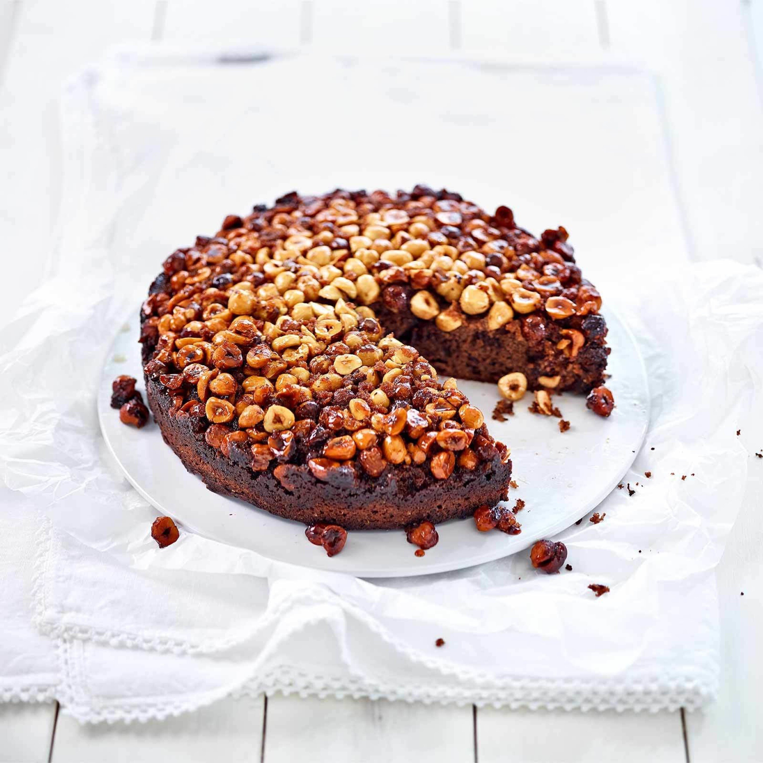 Gestürzter Schokolade-Haselnuss-Kuchen