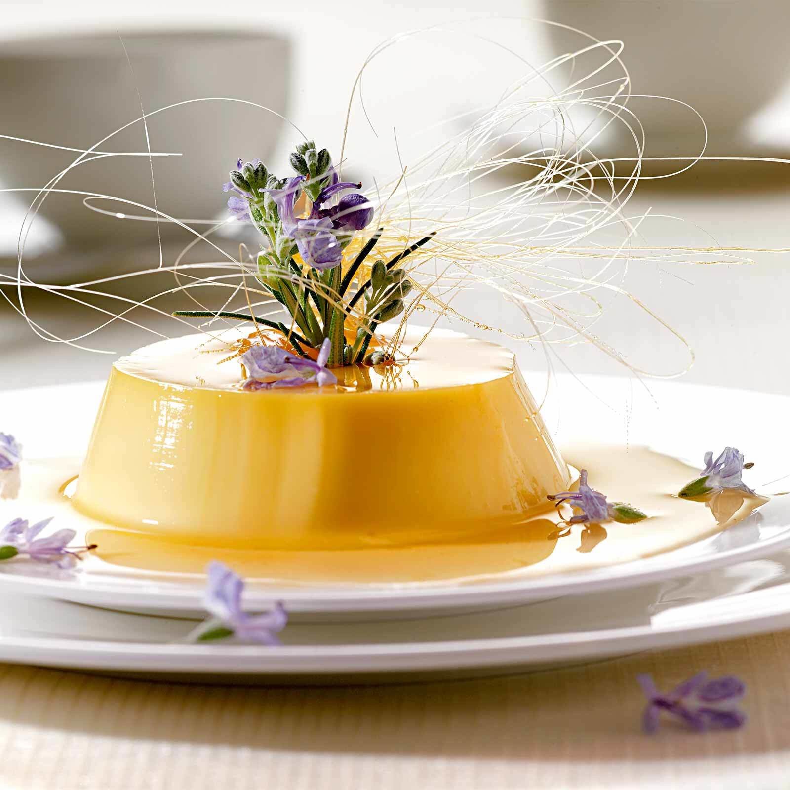 Flans caramel au romarin