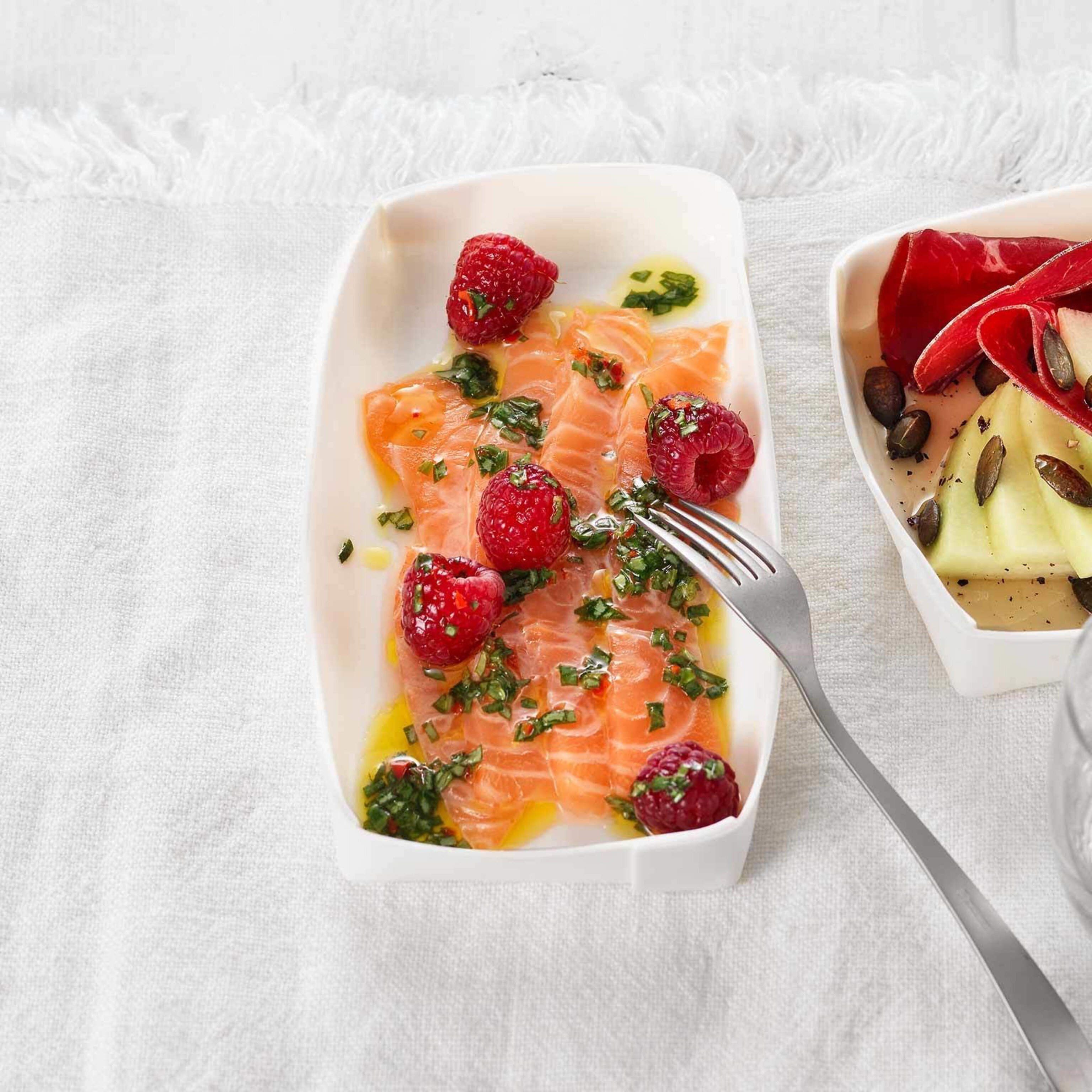 Lachscarpaccio mit Himbeeren