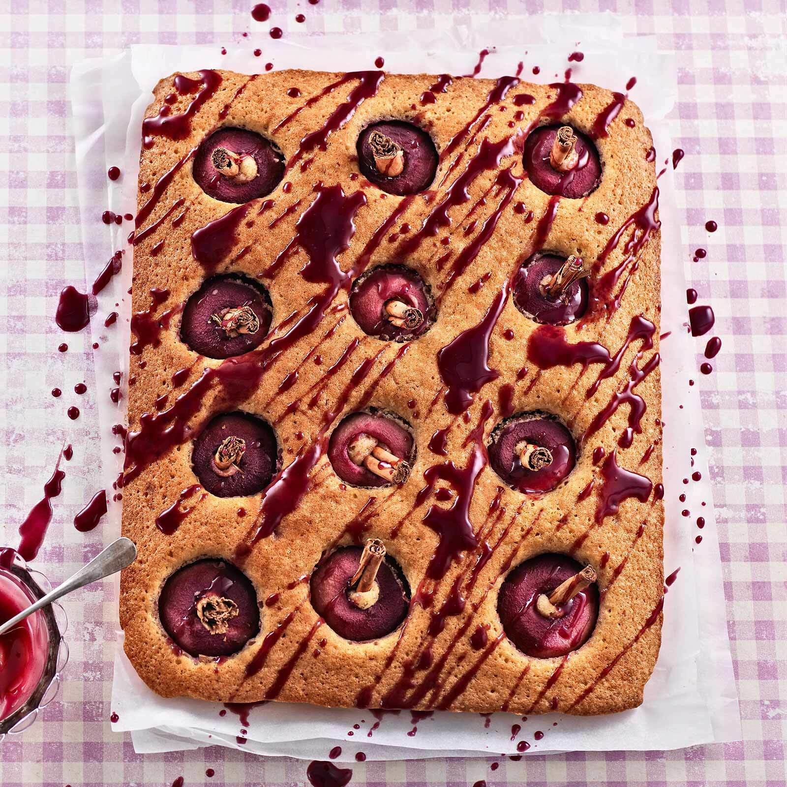 Gâteau sur plaque au vin chaud