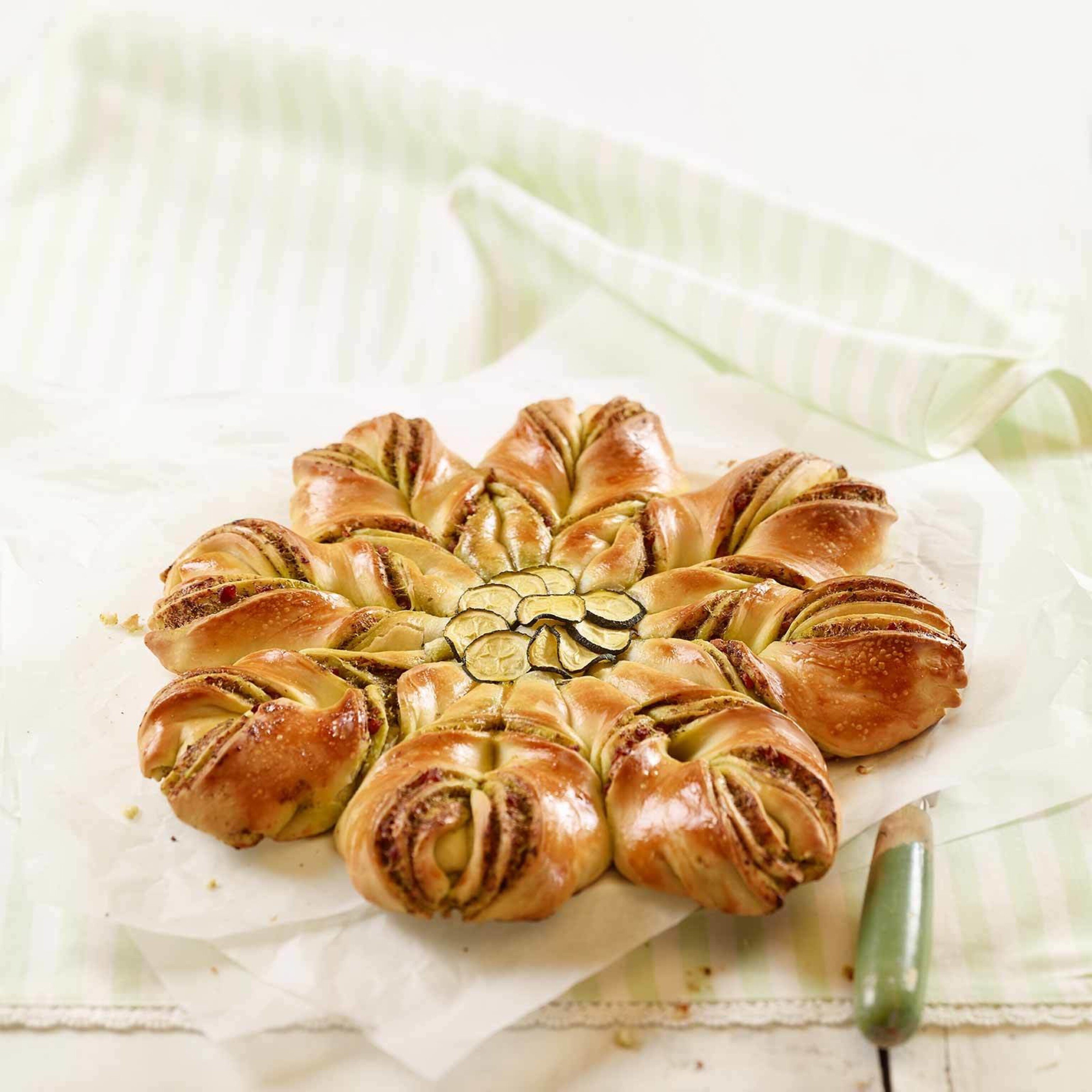 Zucchini-Pesto-Blumenbrot