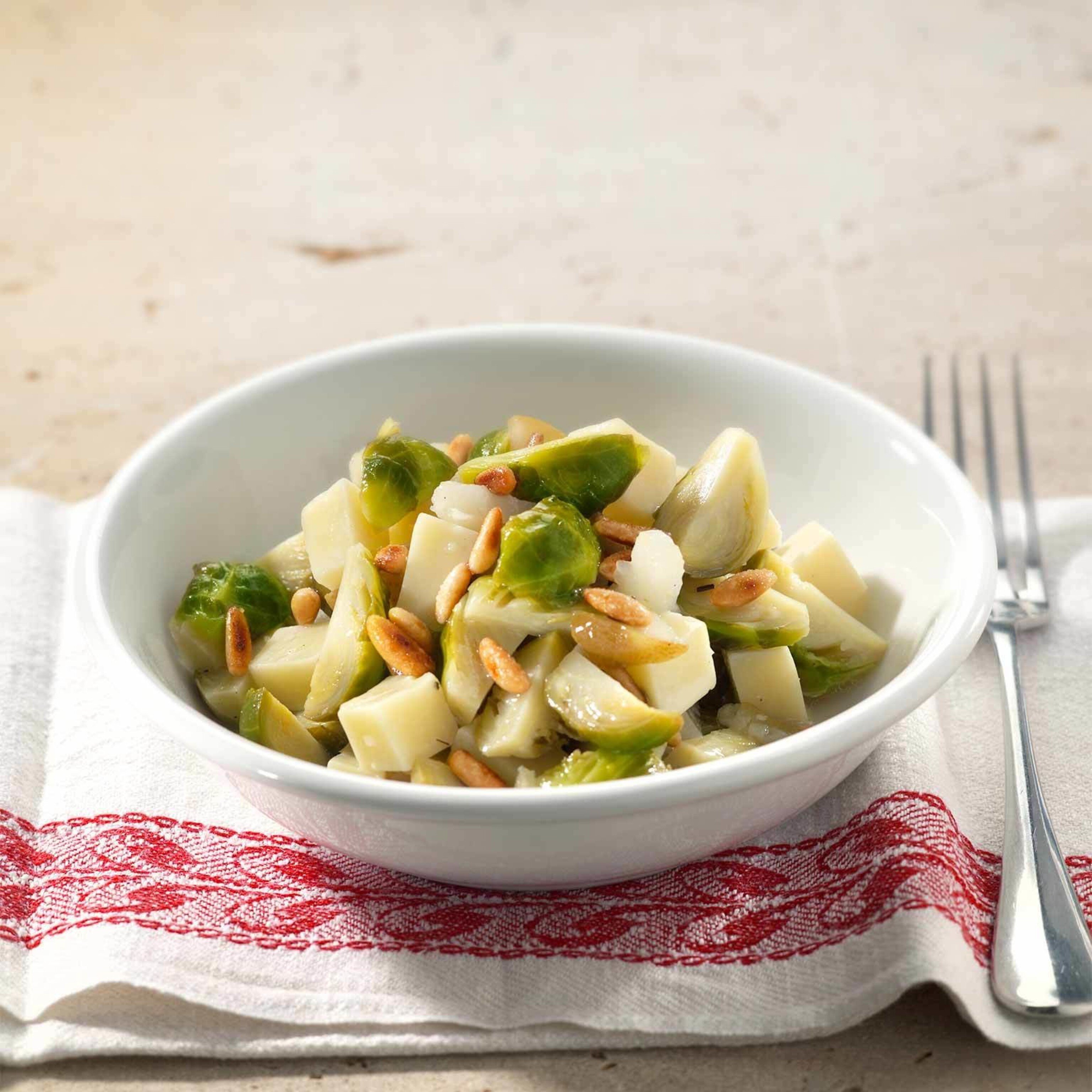 Rosenkohl-Käse-Salat