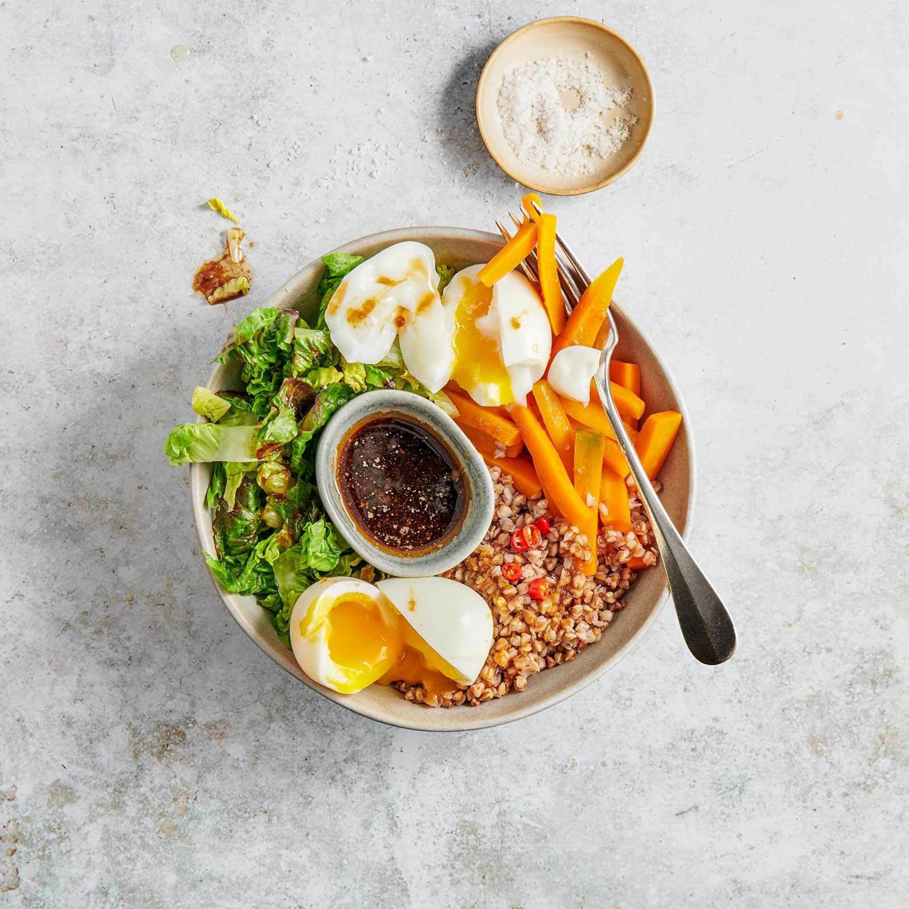Buchweizen-Bowl mit Ei