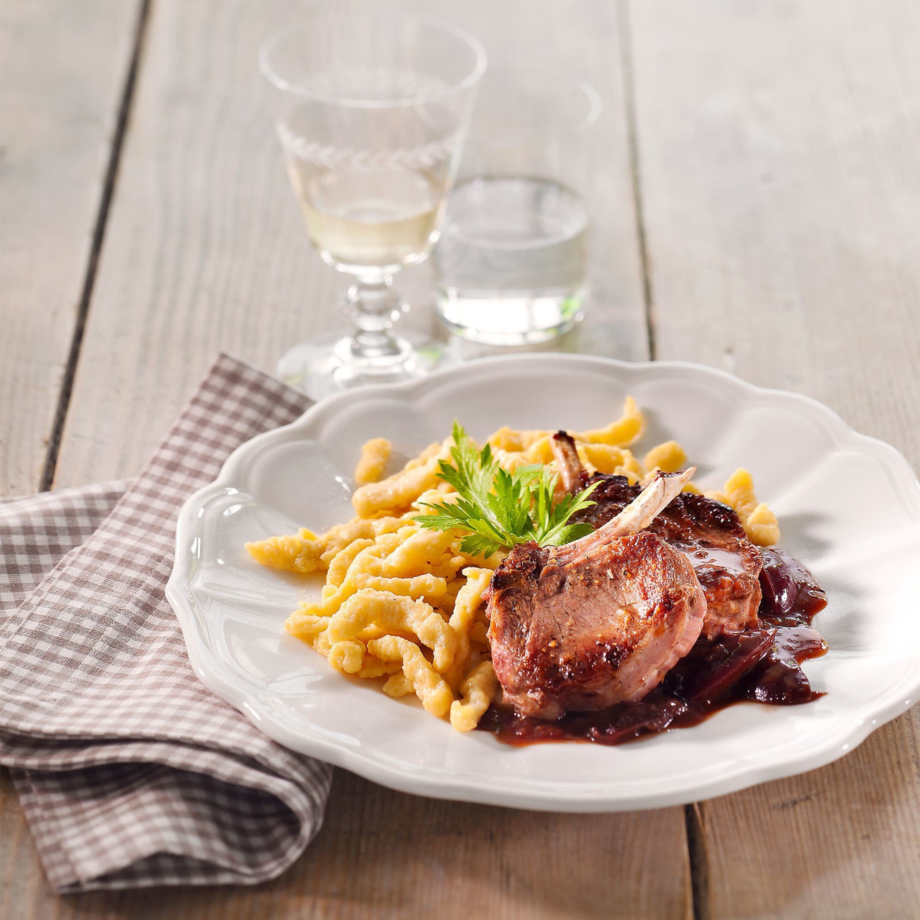 Côtelettes de sanglier sauce aux pruneaux