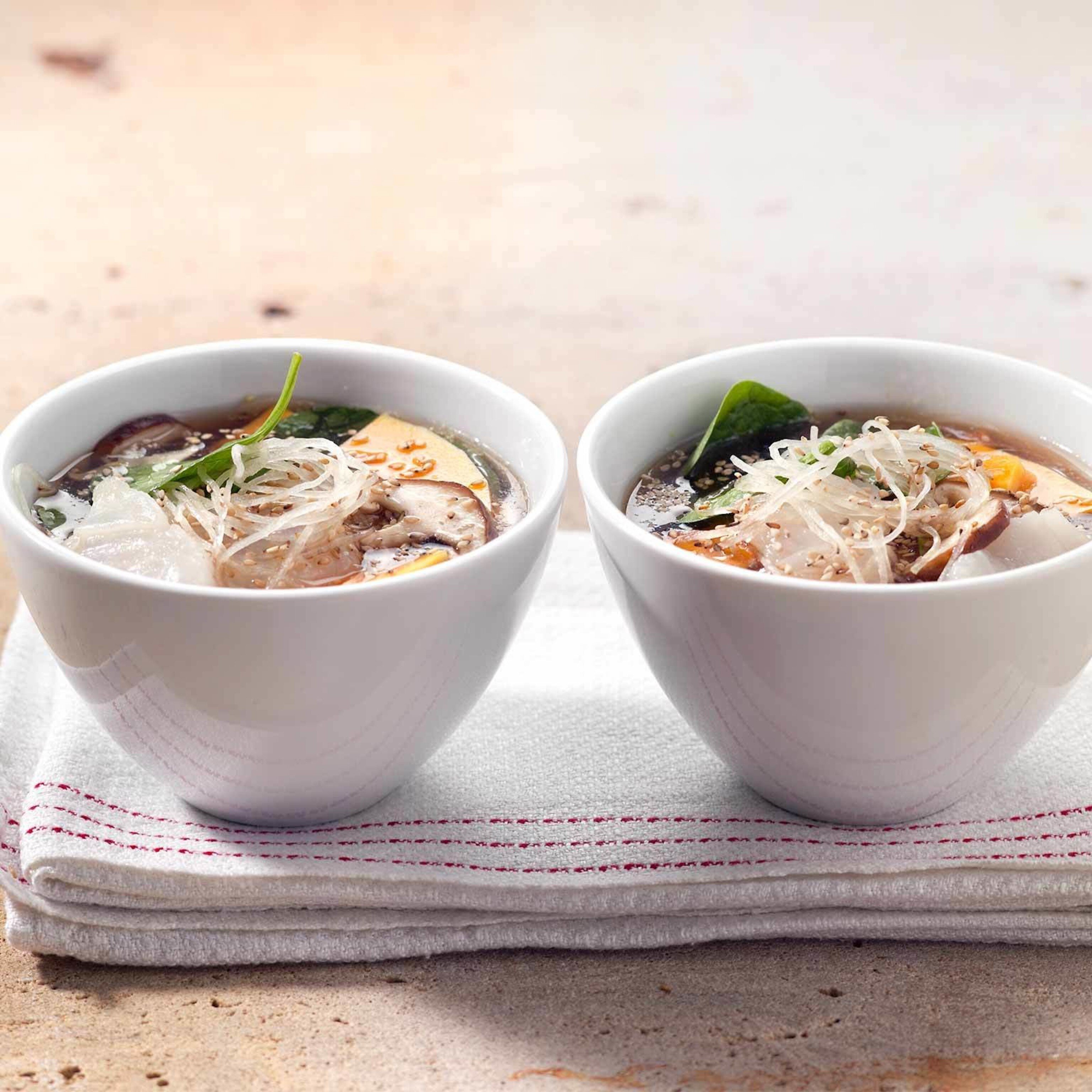 Nudelsuppe mit Fisch