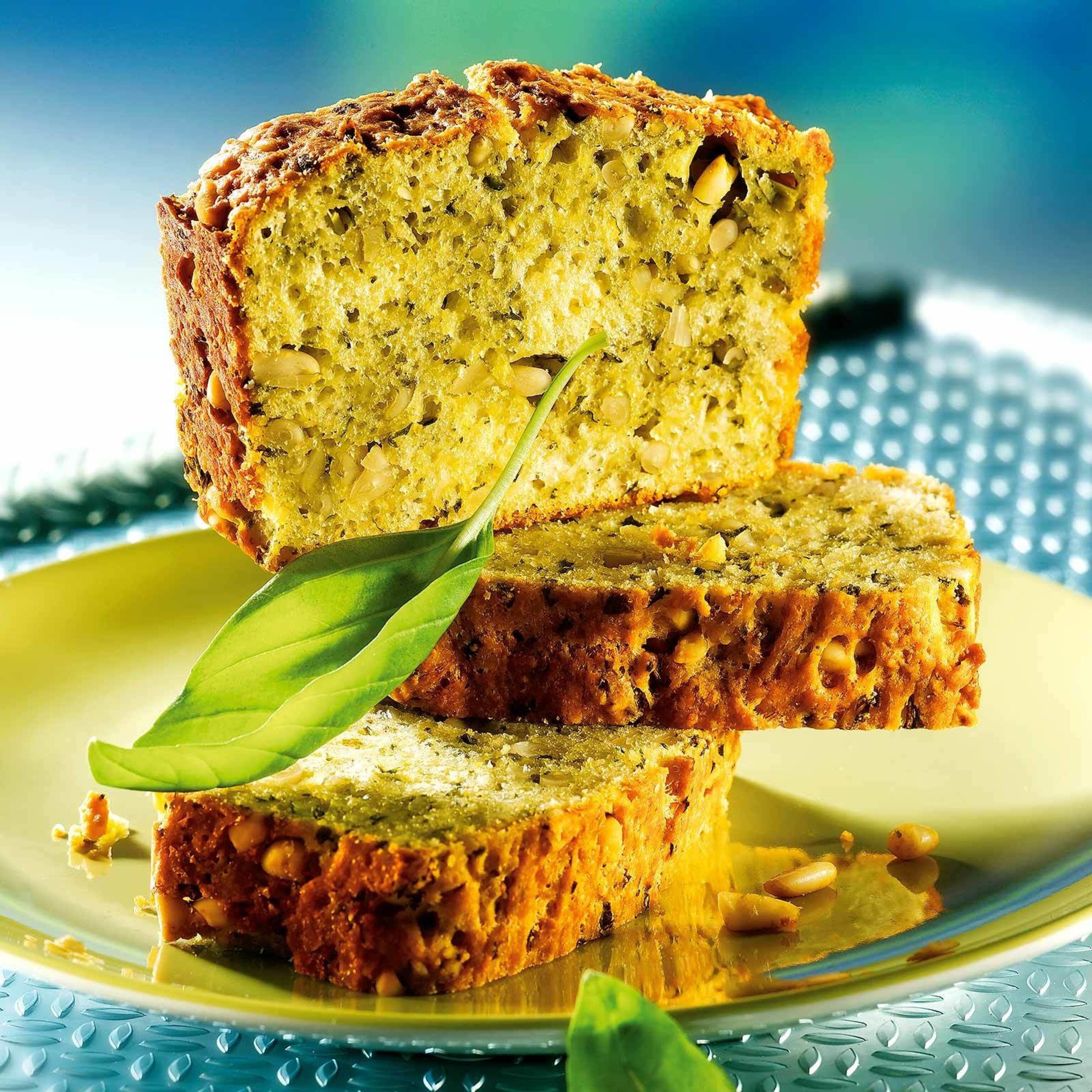 Cake au pesto et aux pignons