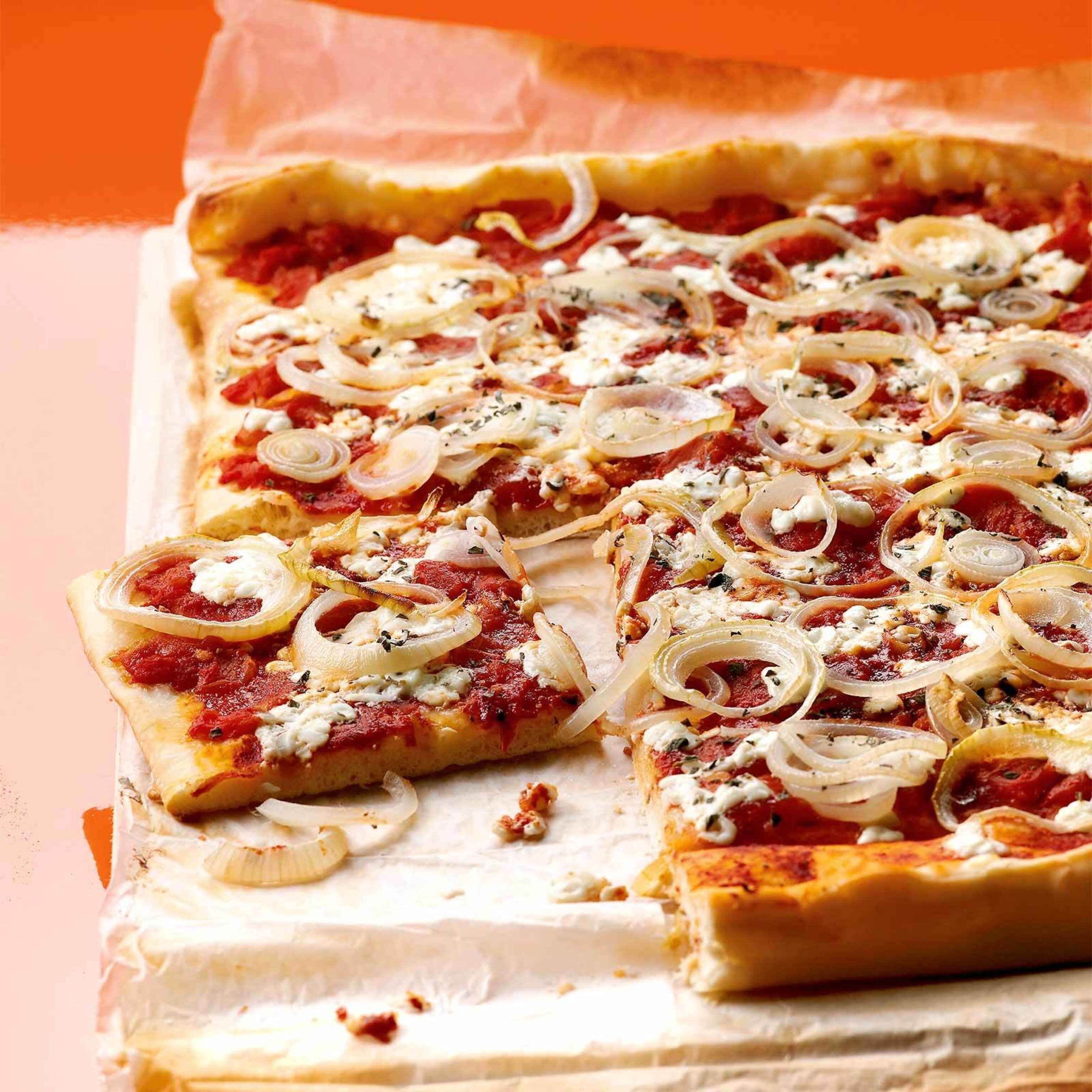 Hüttenkäse-Zwiebel-Pizza