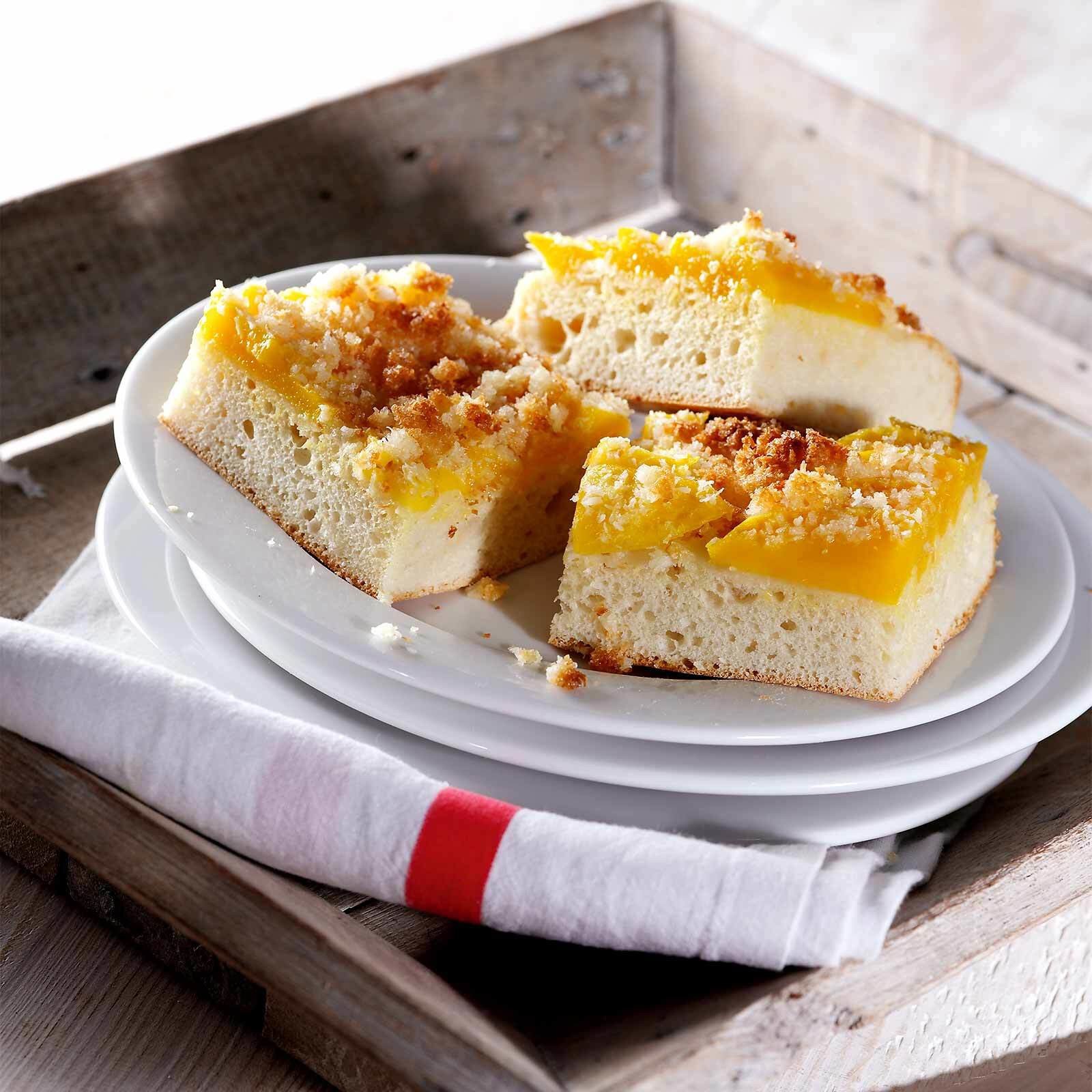 Mangokuchen mit Kokosstreuseln