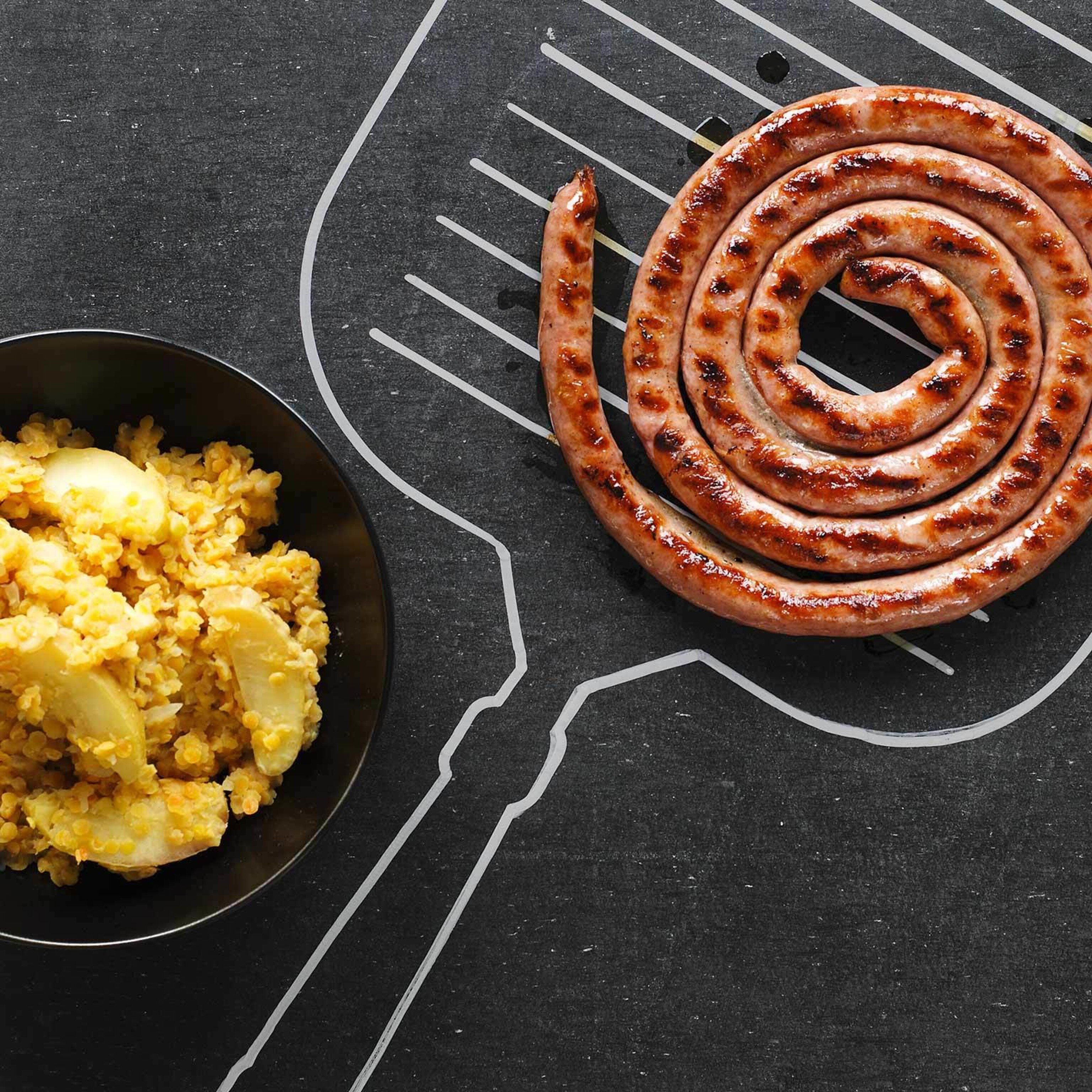 Salsiccia mit roten Linsen und Äpfeln