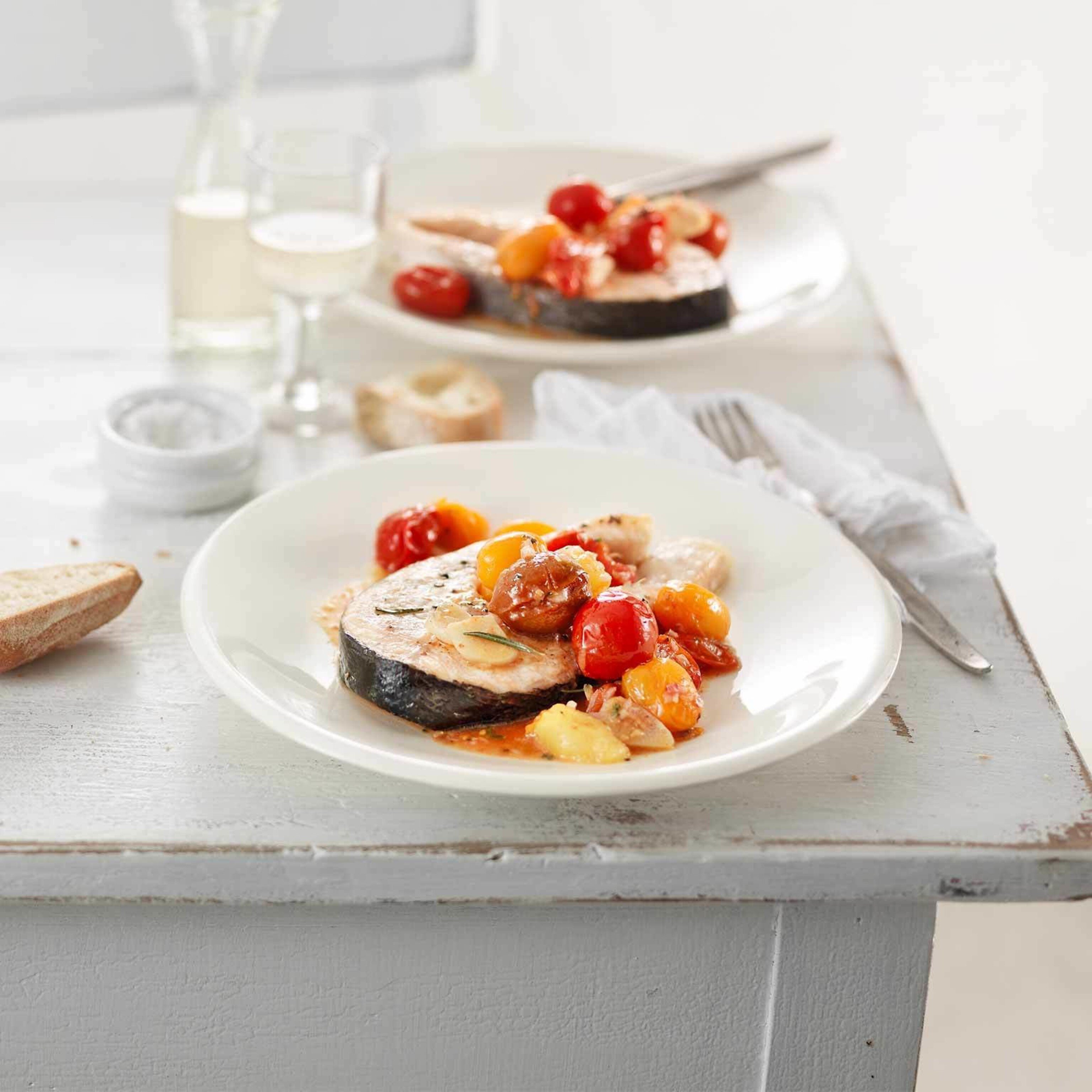 Lachs mit geschmolzenen Tomaten