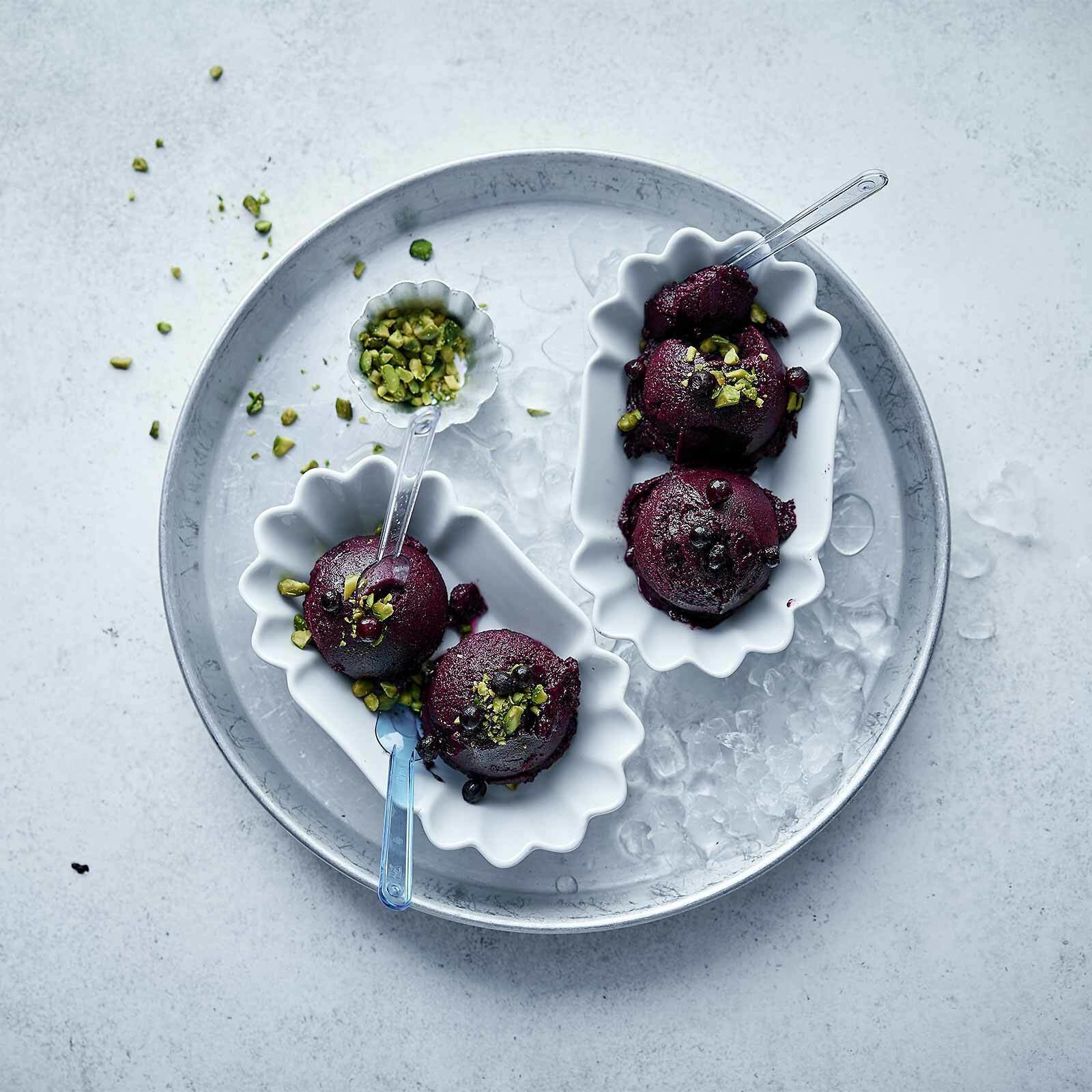 Glace à la banane et aux myrtilles