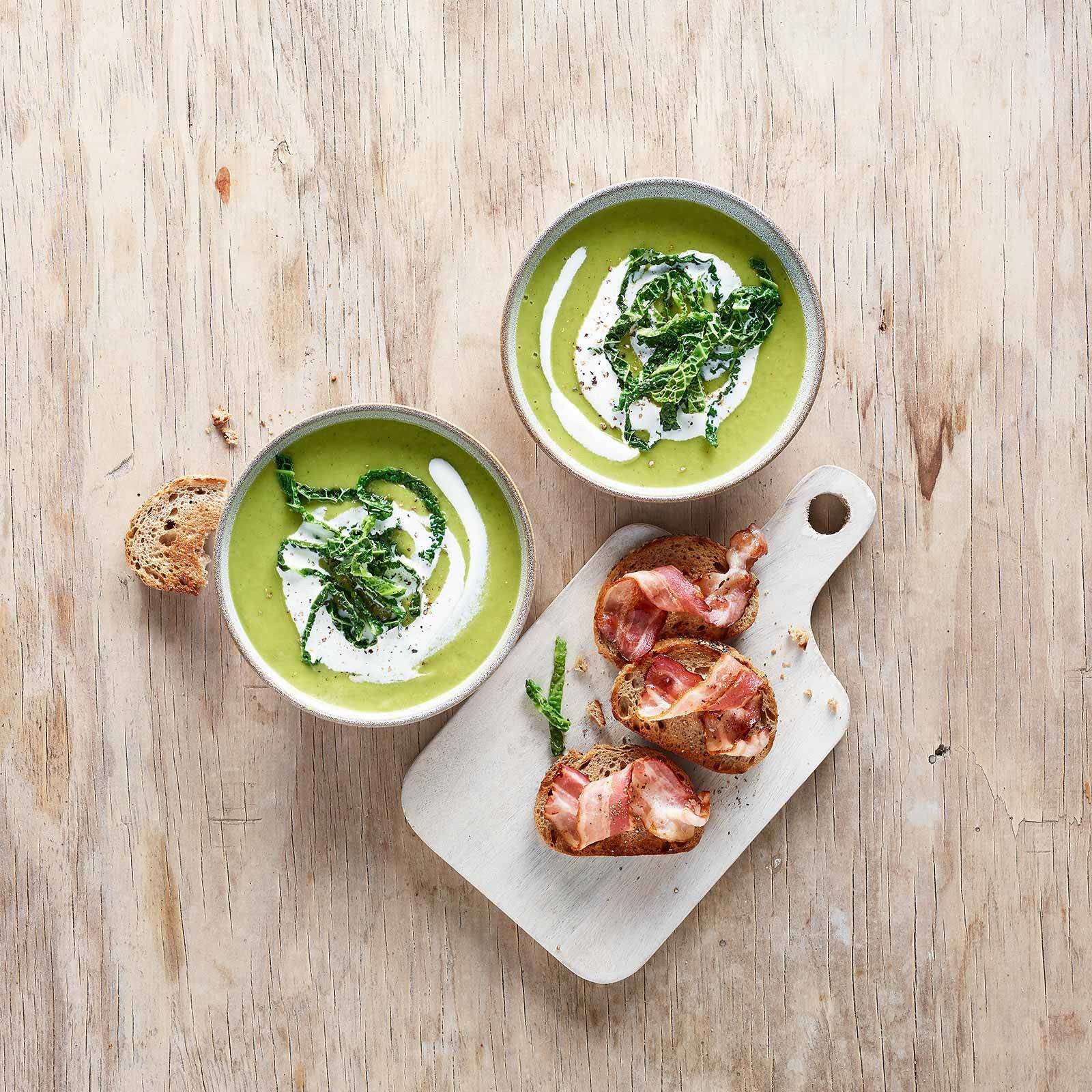Velouté de chou et tartines au lard