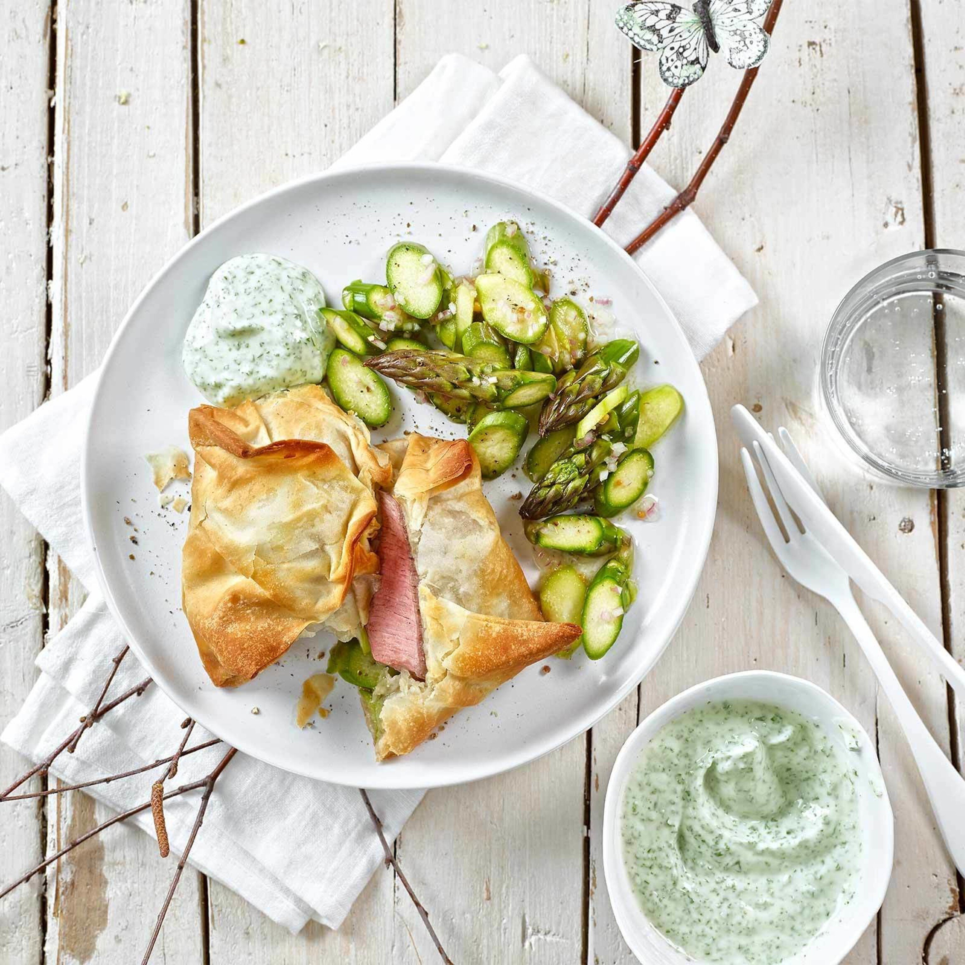 Strudels d’agneau et pickles d’asperges