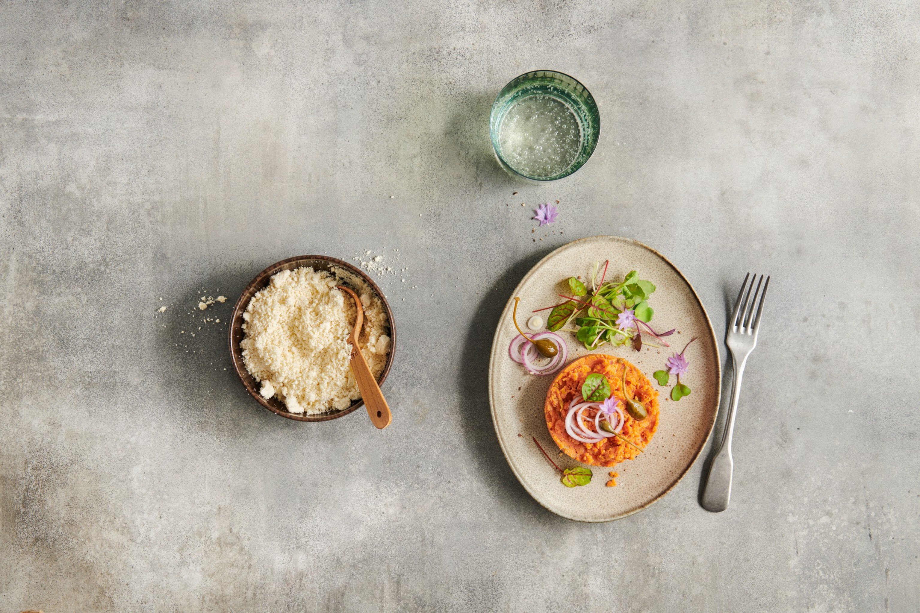 Selbst gemachter Tofu und veganes Tatar