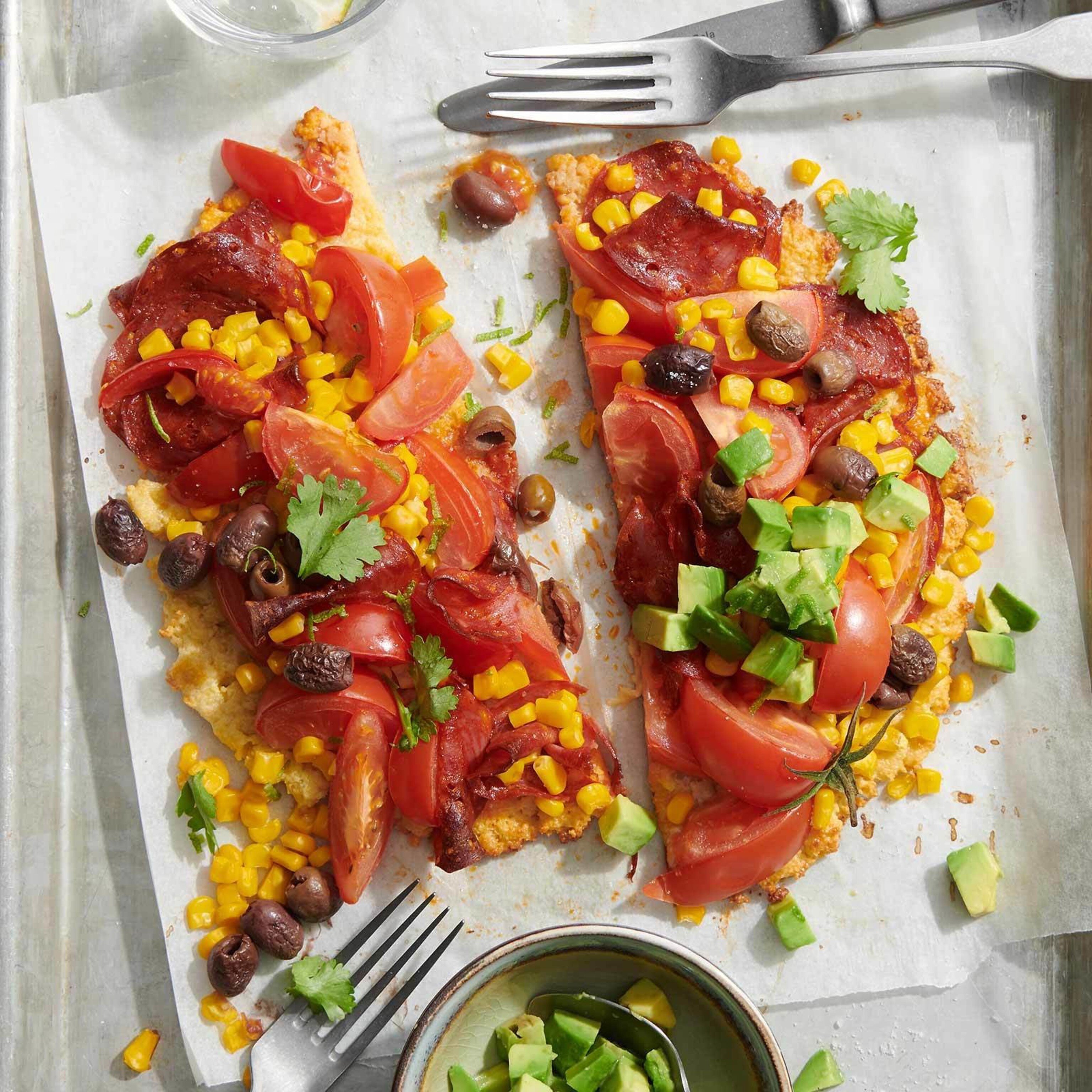 Pizza de maïs aux tomates et chorizo