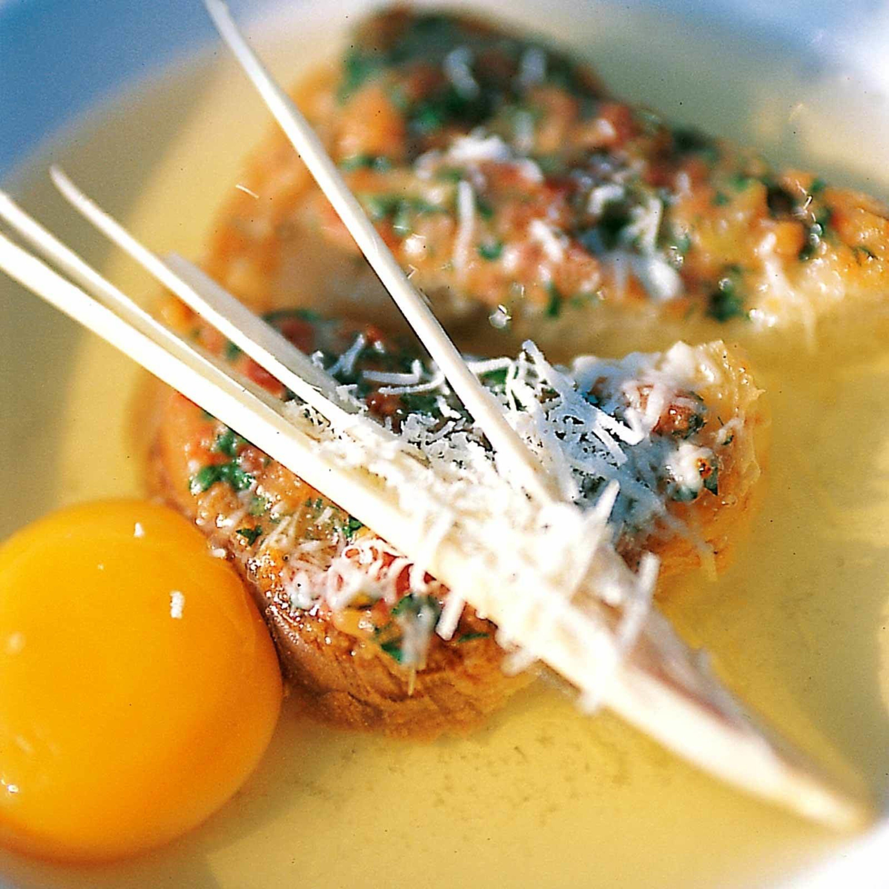 Bouillon mit Käsetoast