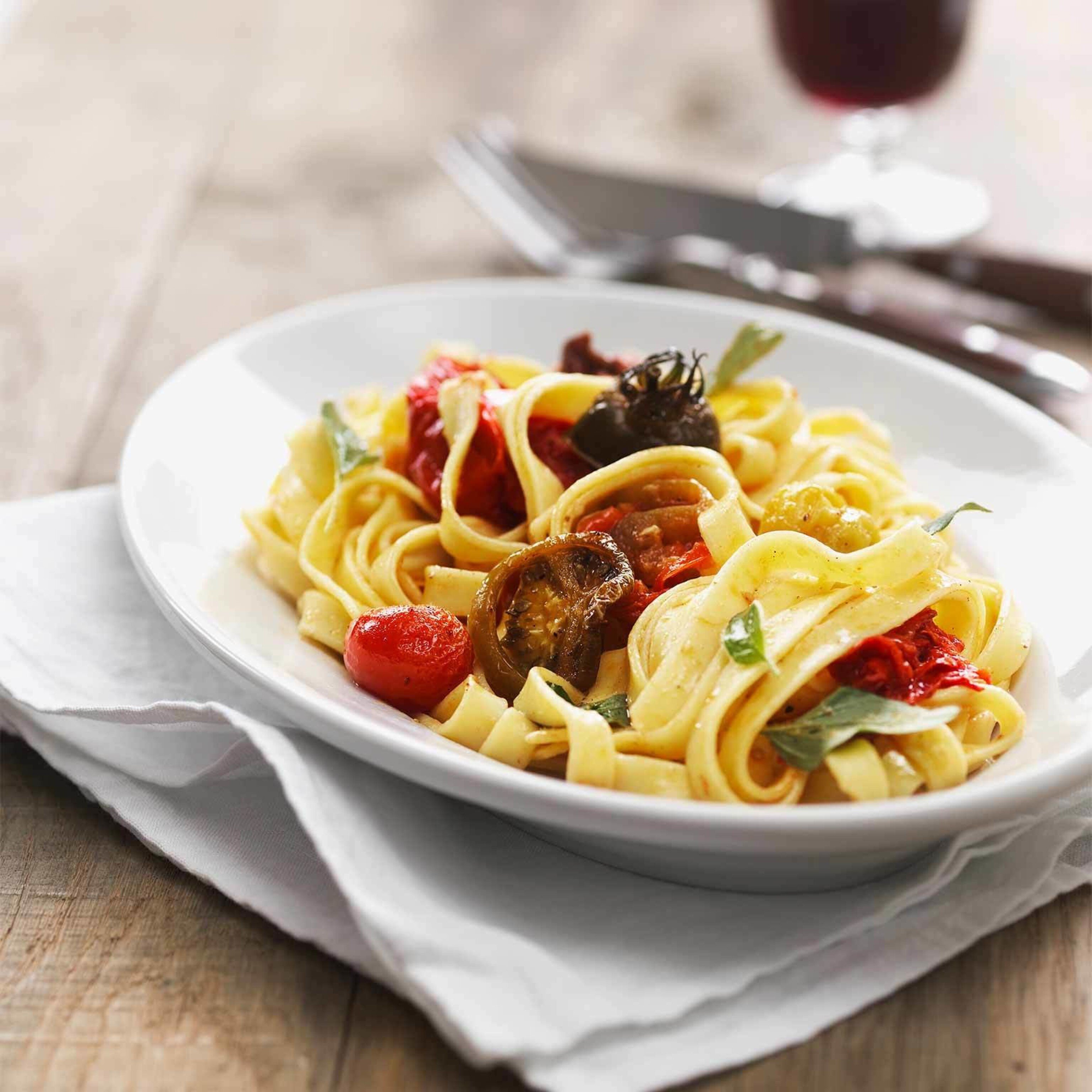 Tagliatelles aux tomates au four