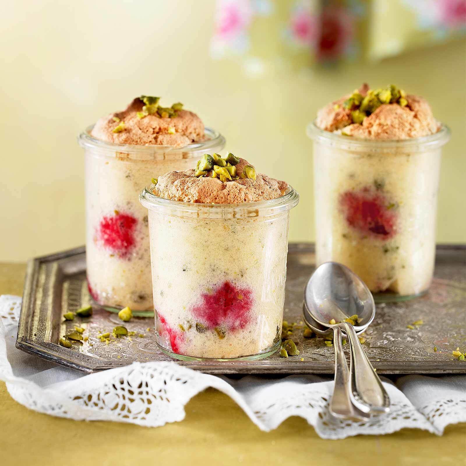 Mandelküchlein mit Himbeeren