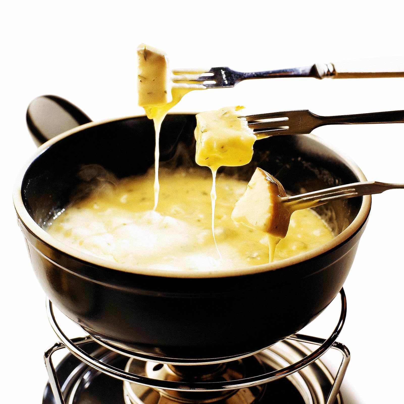 Bergkäsefondue mit Kräutern