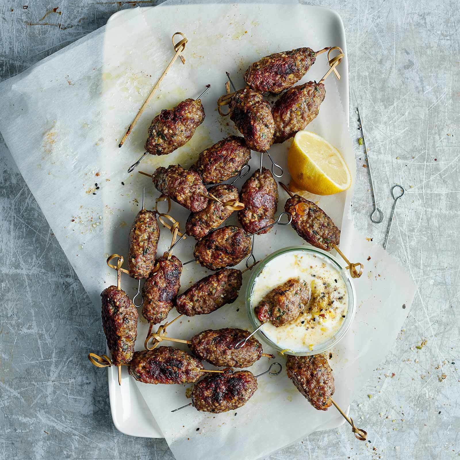 Mini-keftas avec dip au yogourt