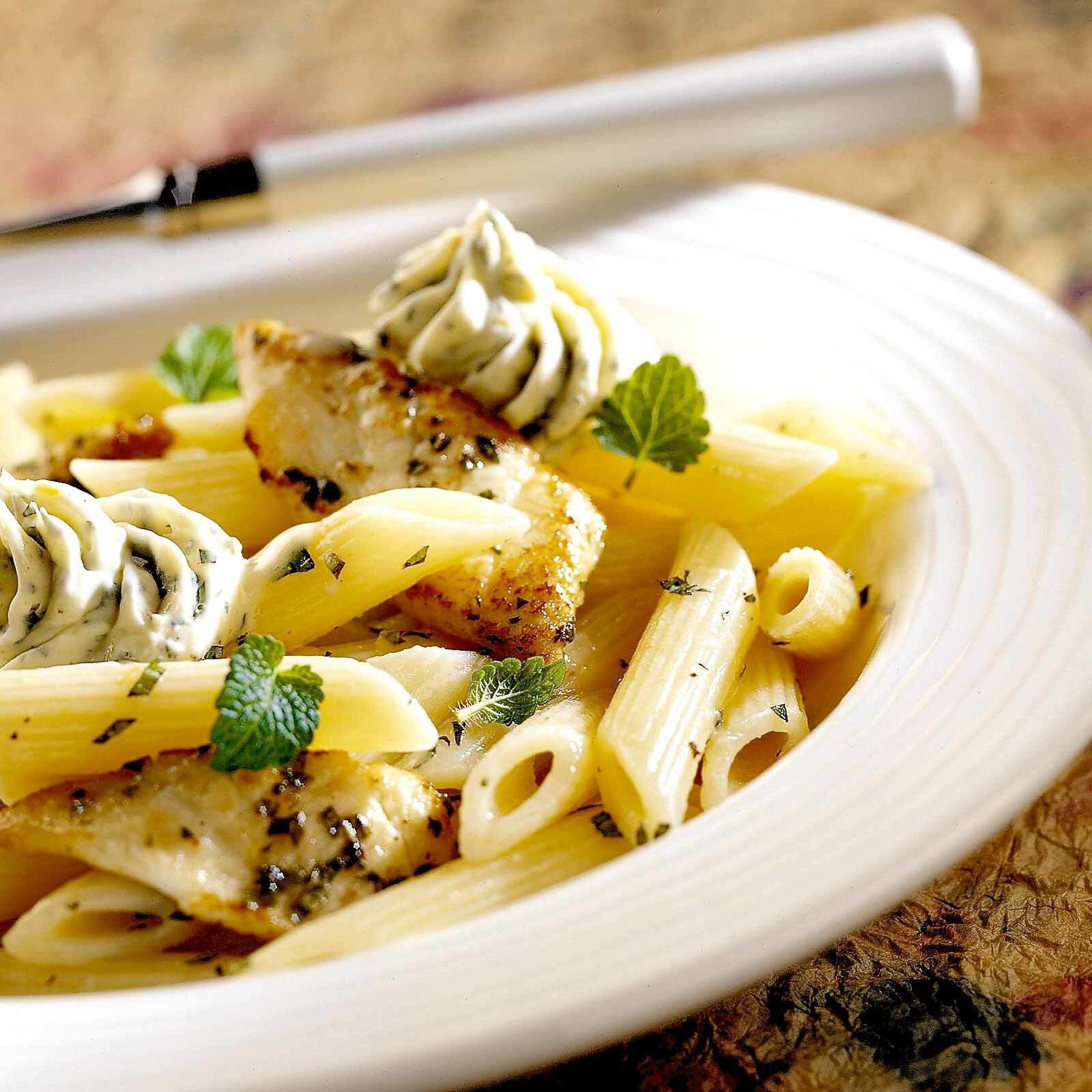 Penne mit Zitronenmelissen-Butter