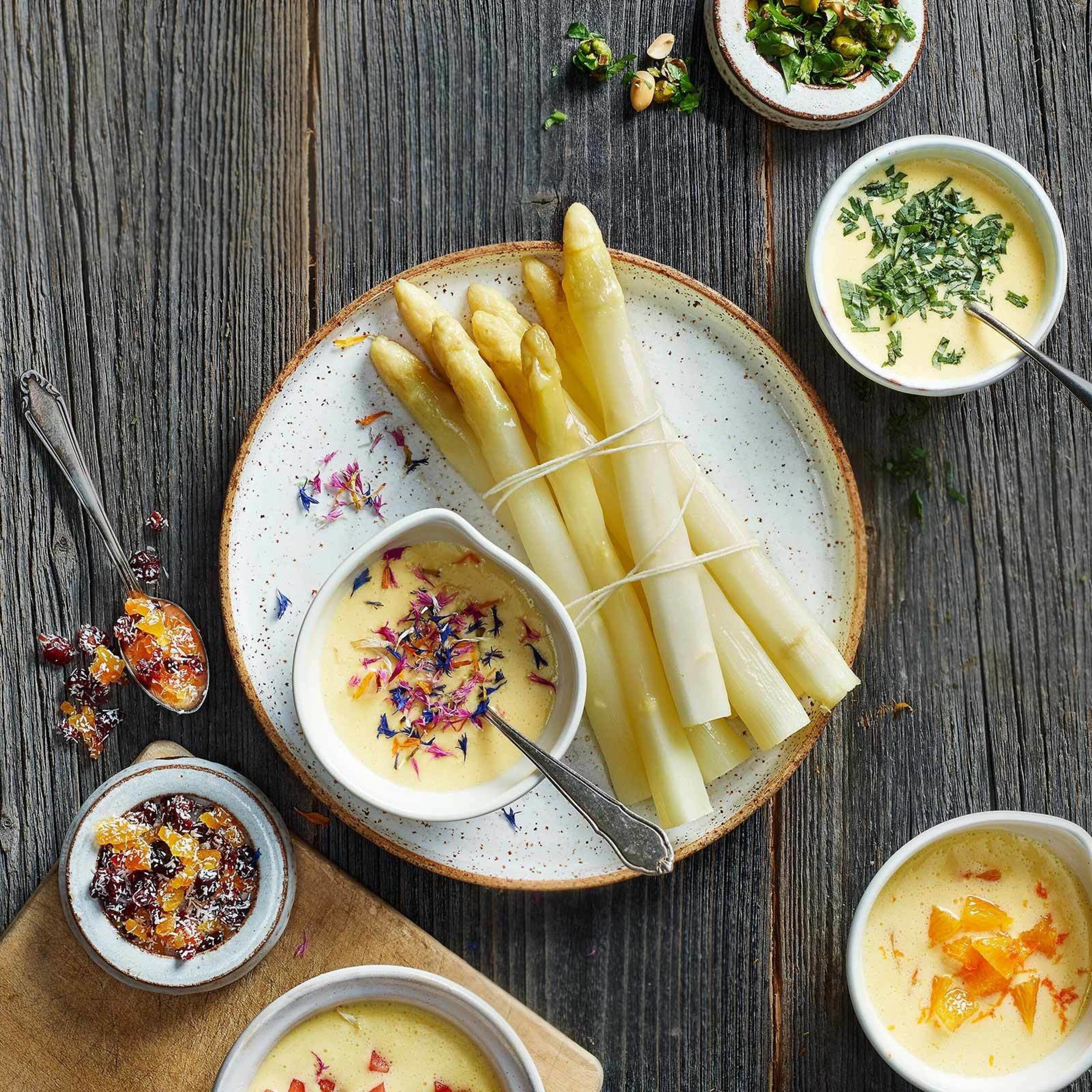 Spargeln mit Sauce hollandaise