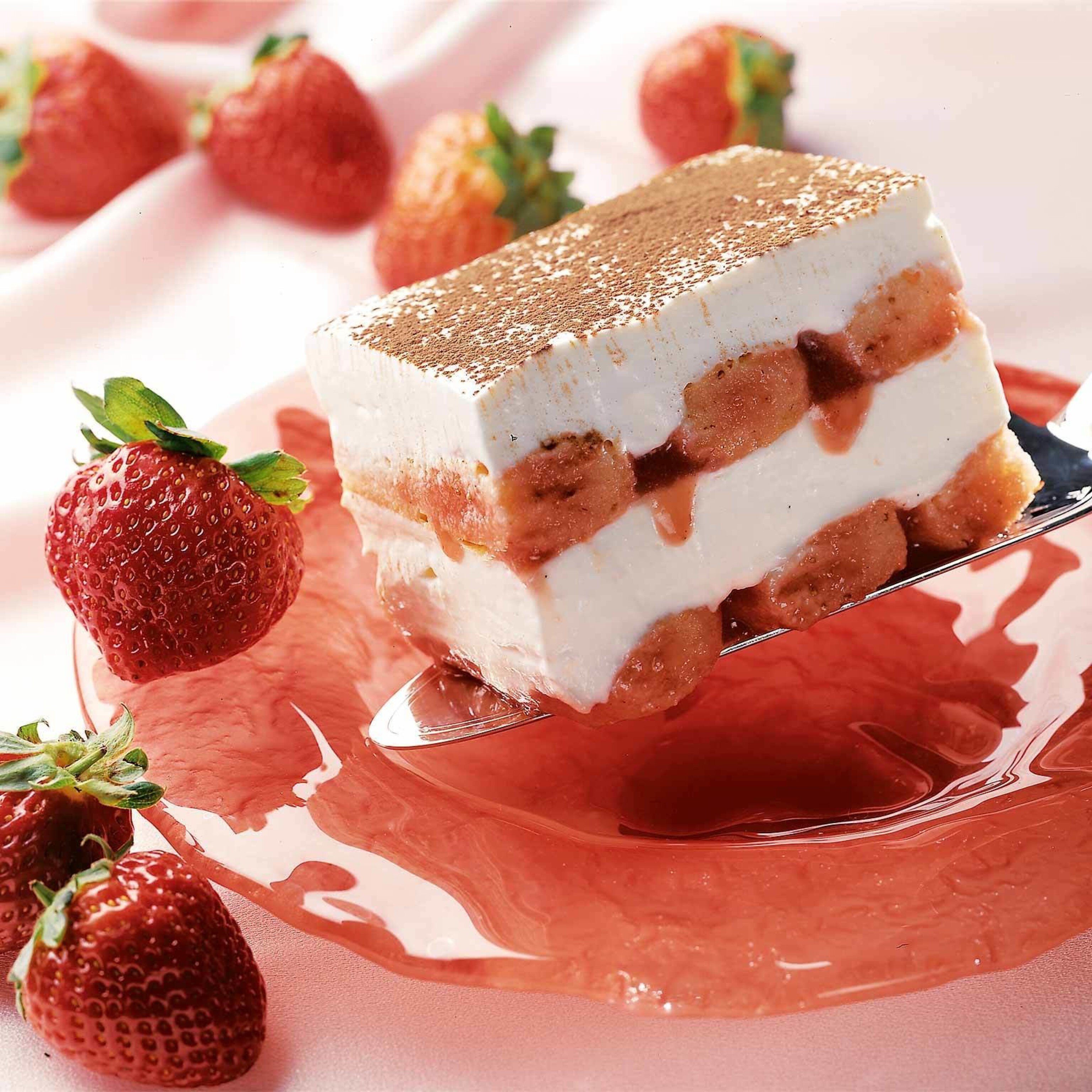 Halbgefrorenes Erdbeer-Tiramisu