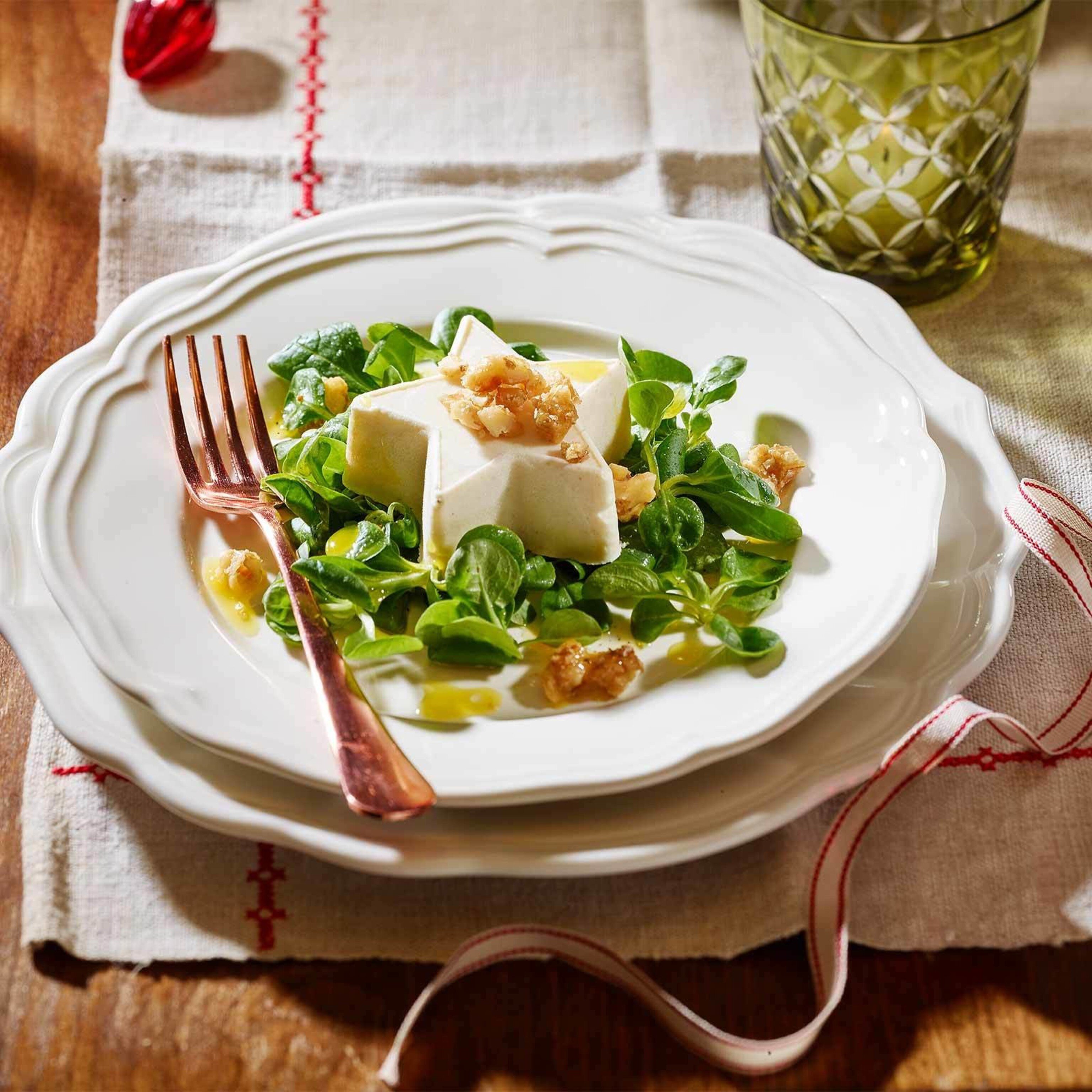 Selleriestern mit Nüsslisalat