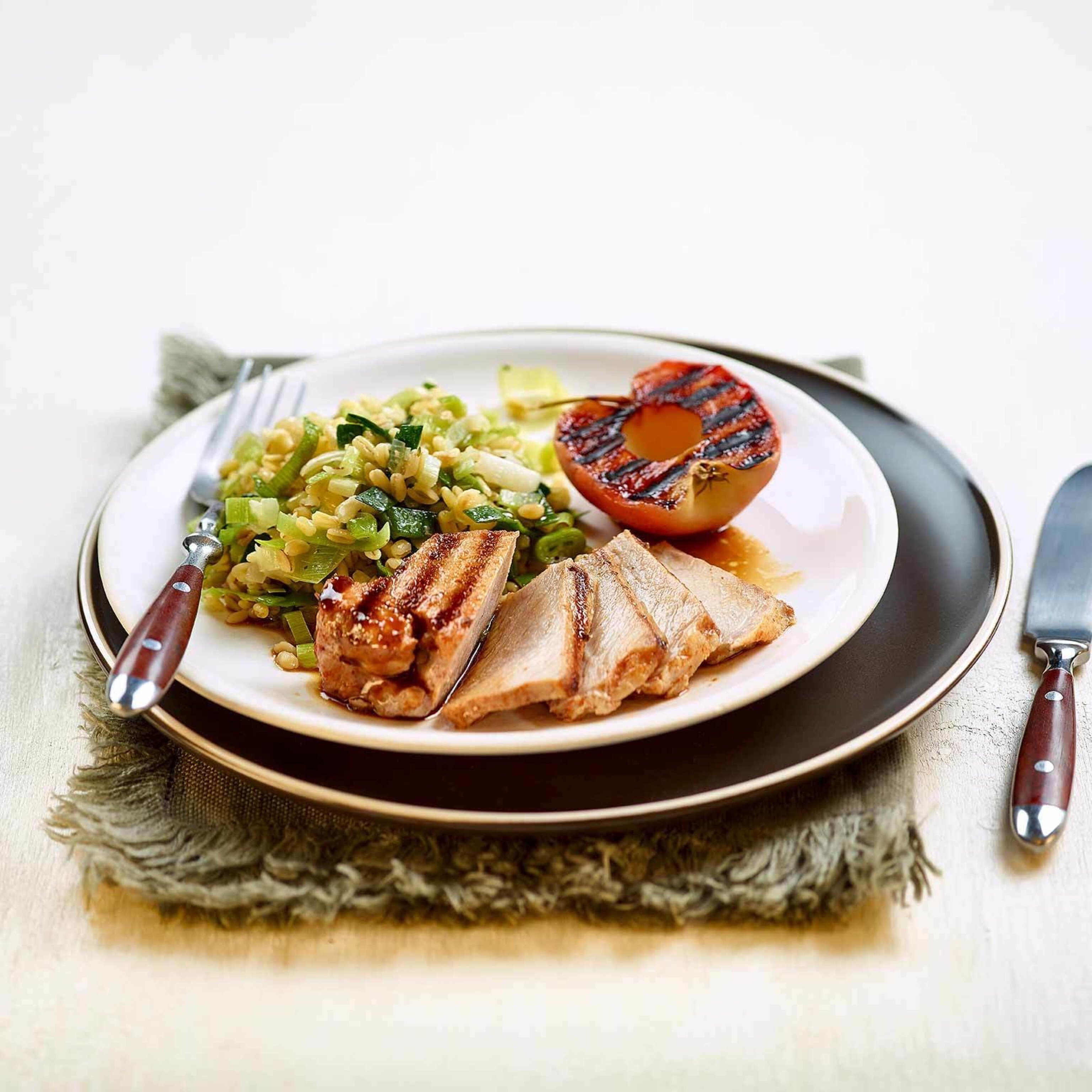 Grilliertes Steak und Apfel