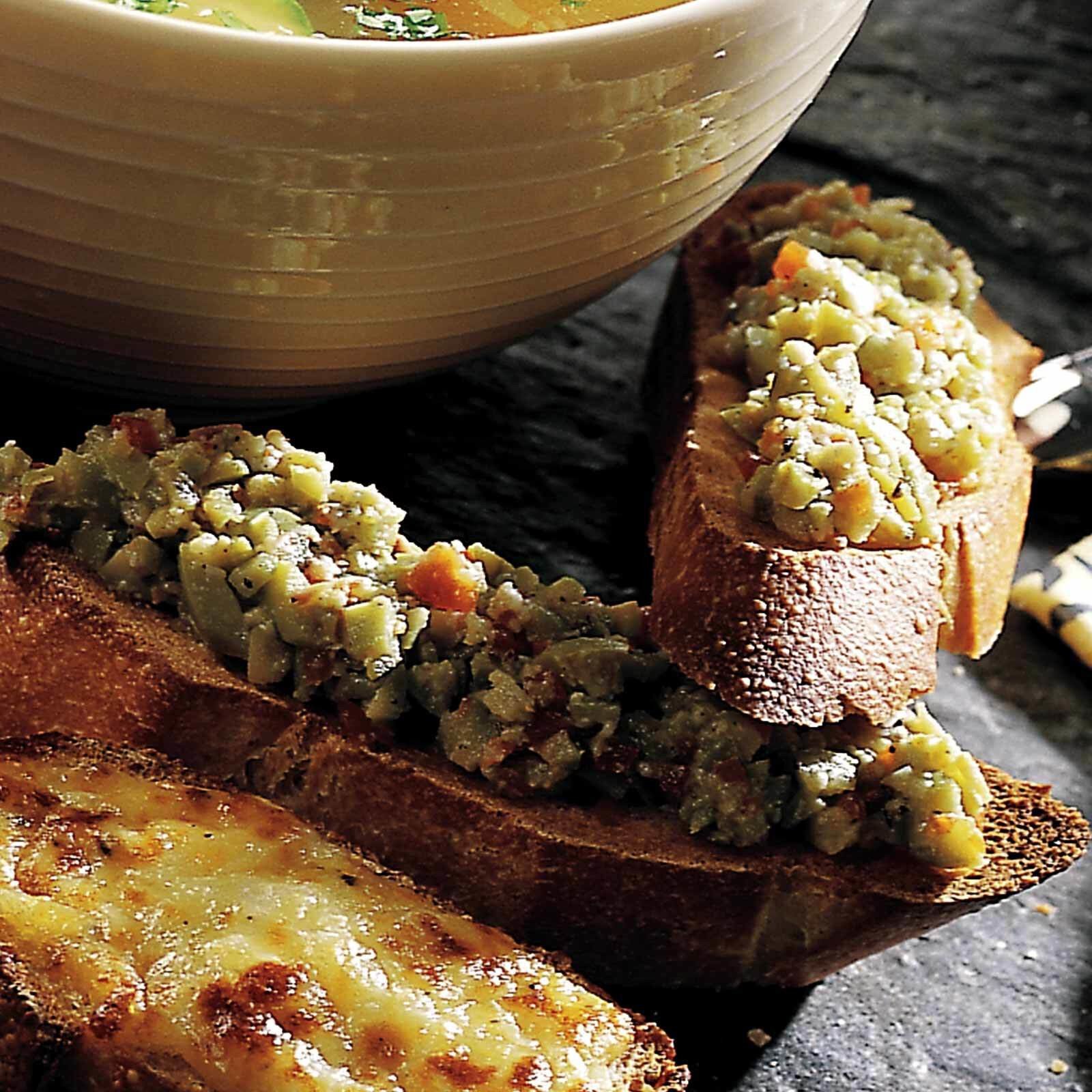 Oliven-Crostini