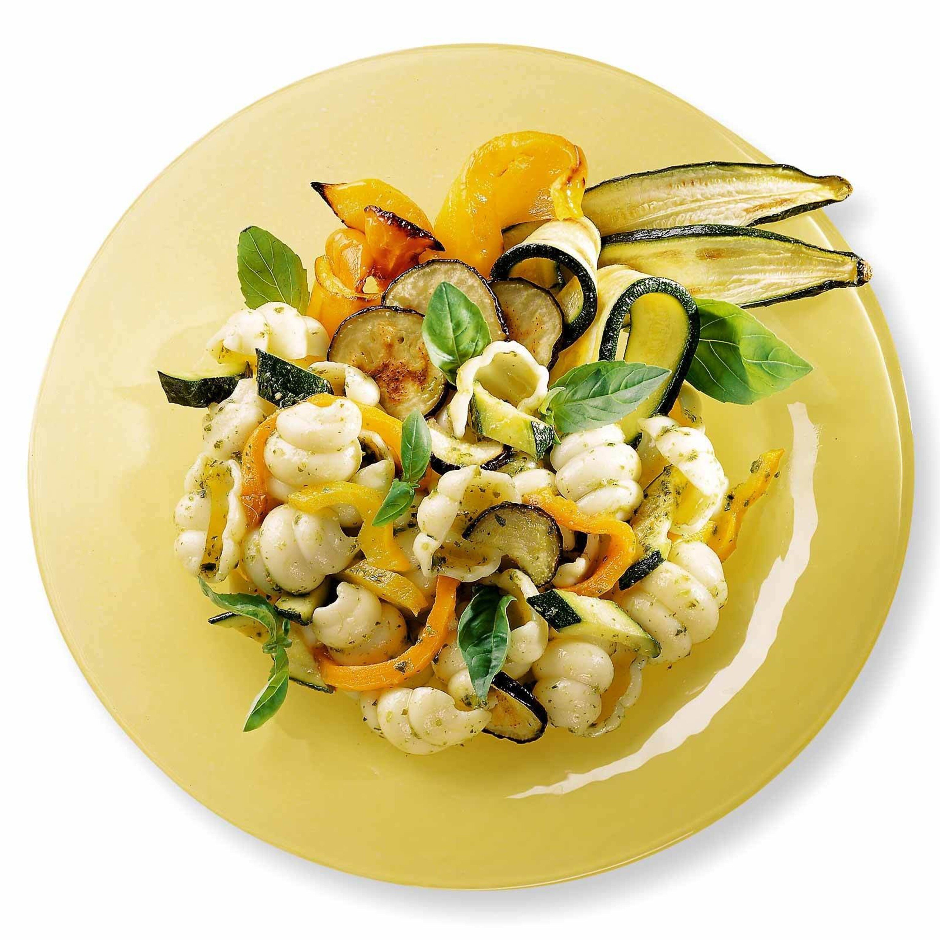 Pasta-Salat mit grilliertem Gemüse