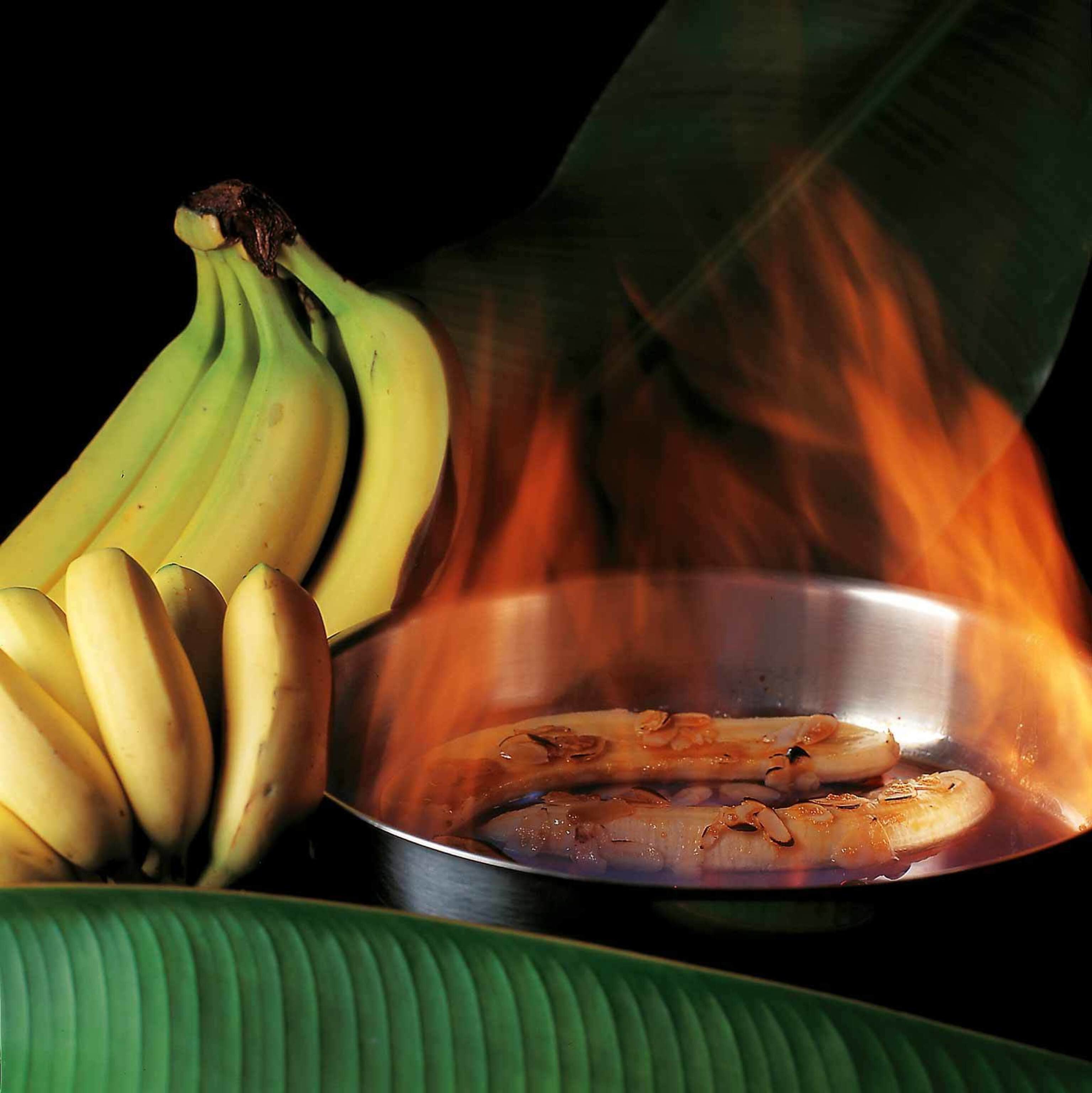 Flambierte Bananen mit Rum-Caramel-Sauce