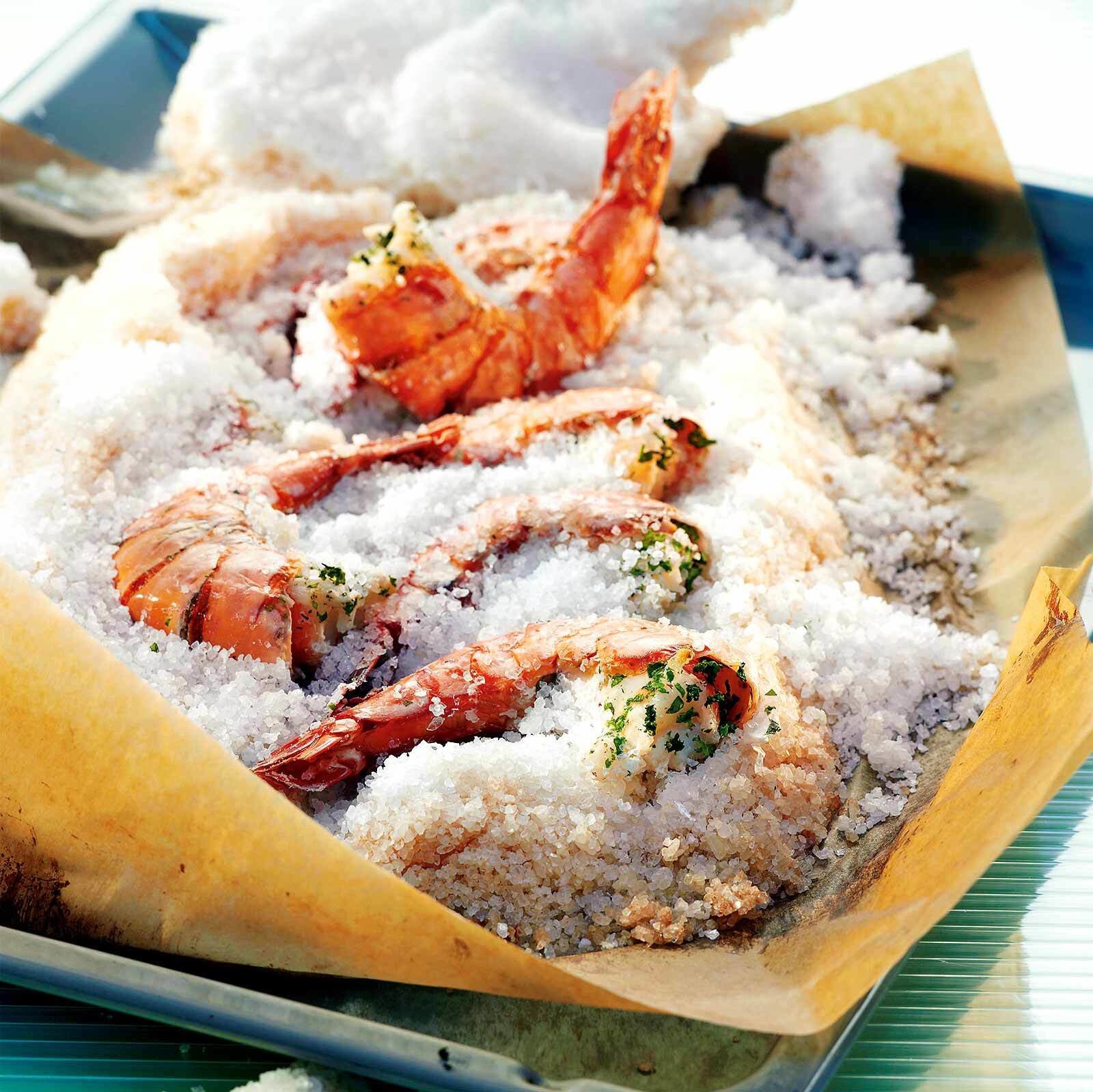 Crevettes géantes en croûte de sel