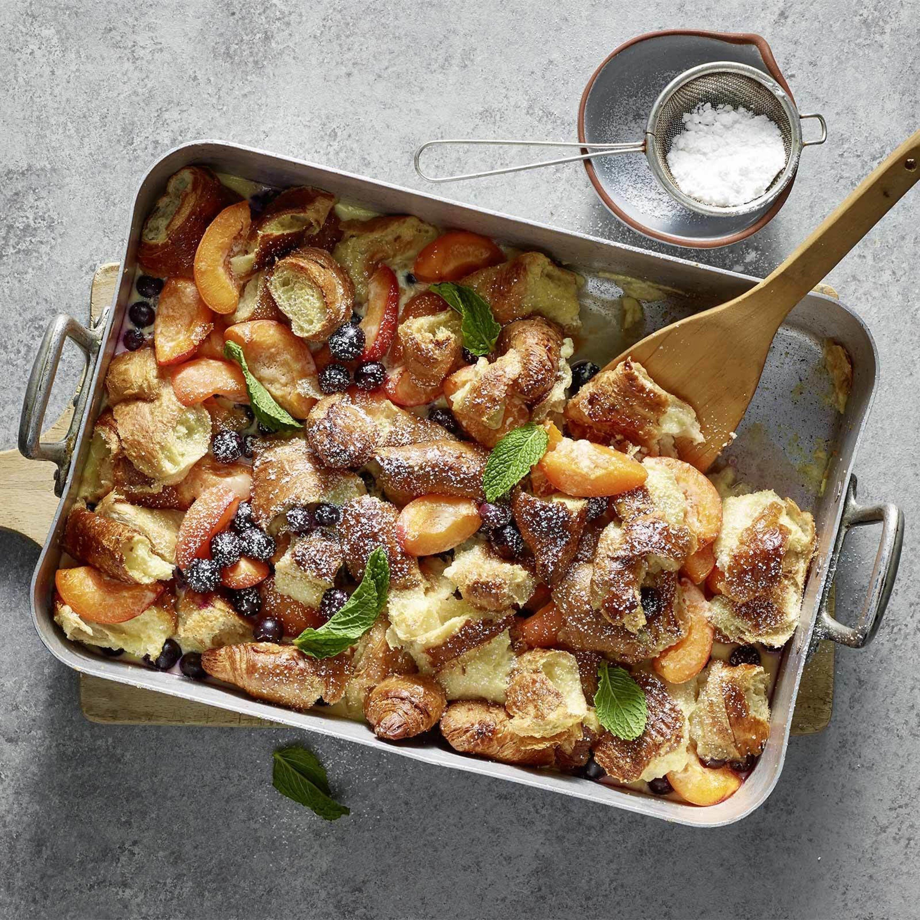 Gratin de croissants et fruits