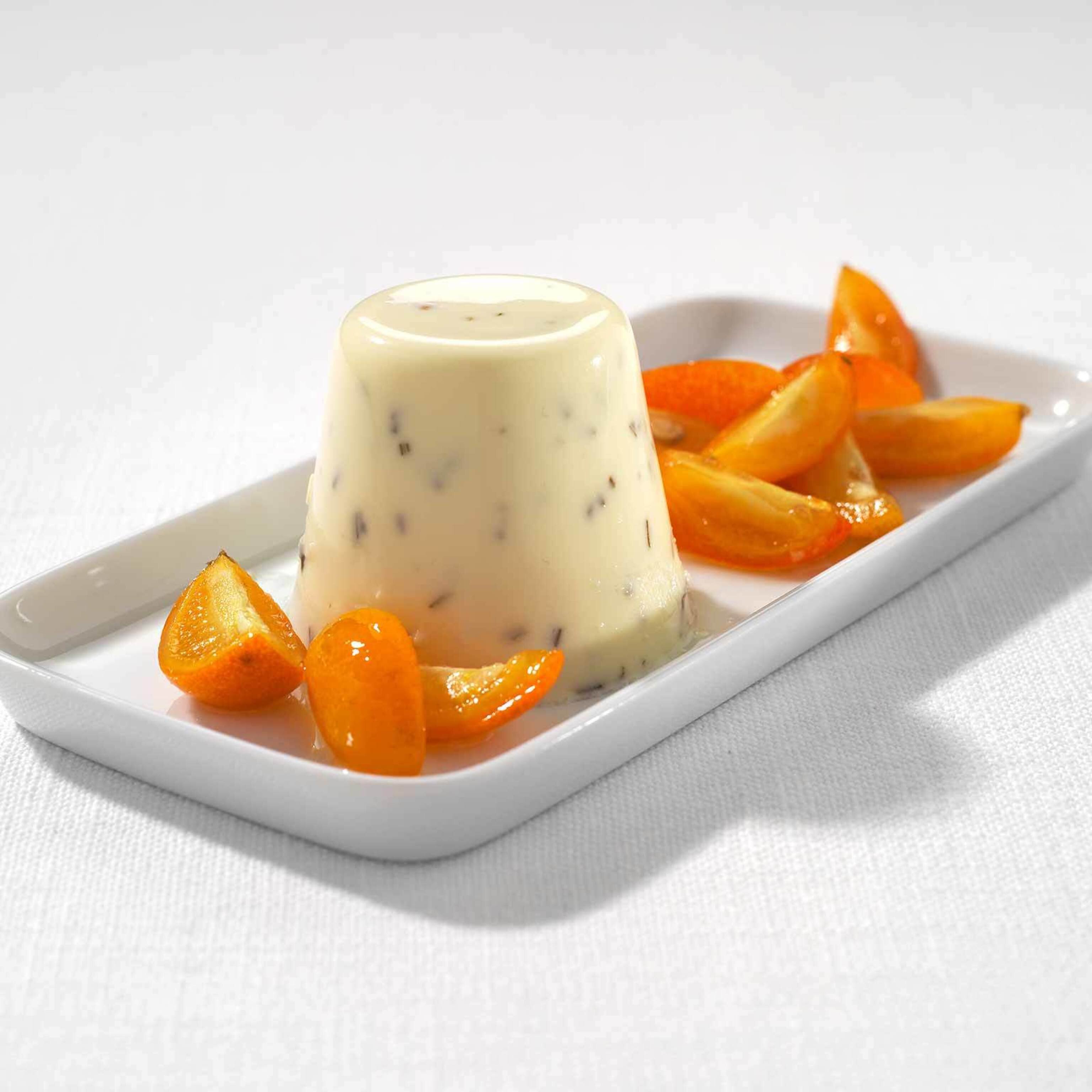 Panna cotta au romarin et compote de kumquats