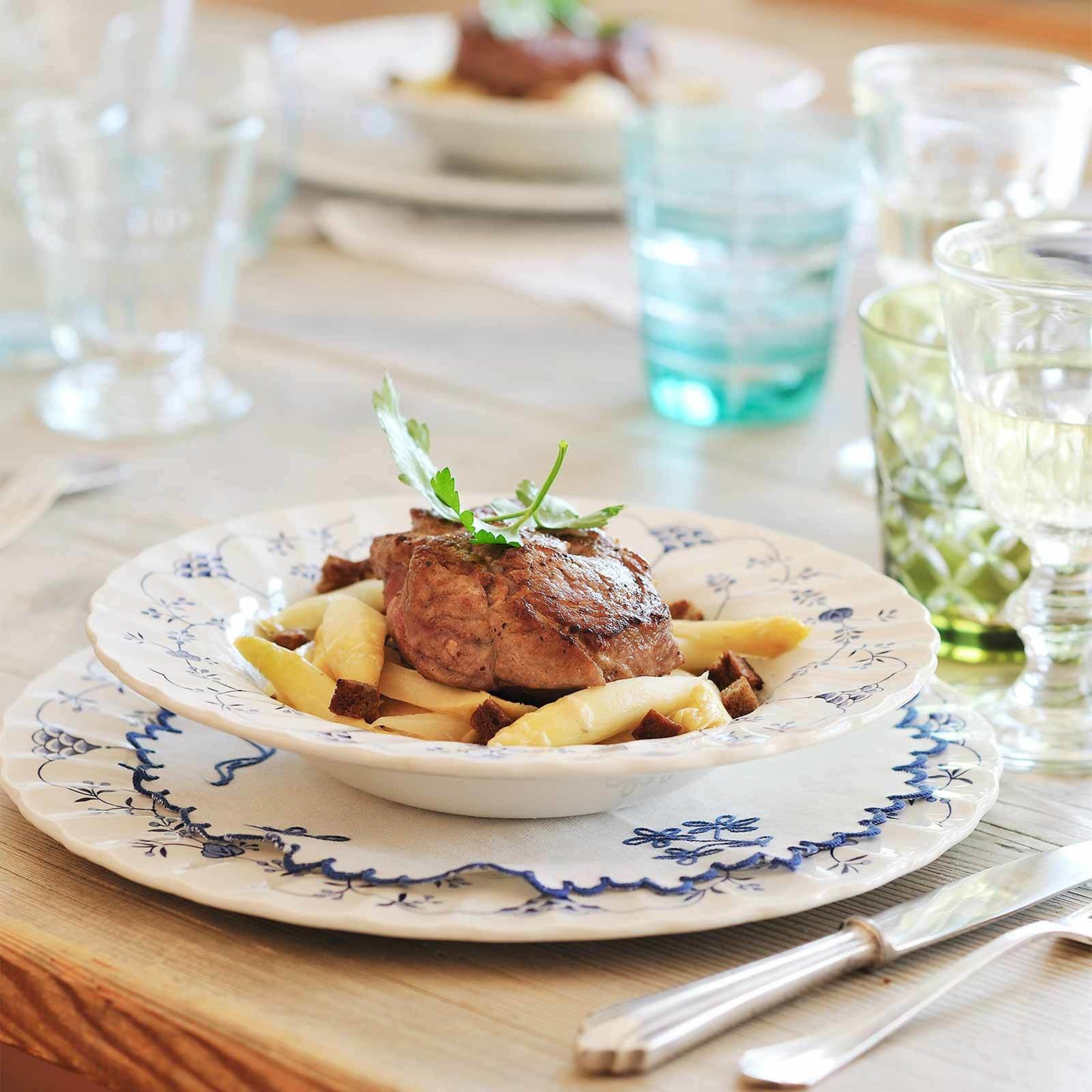 Kalbshohrückensteak mit caramelisierten Spargel