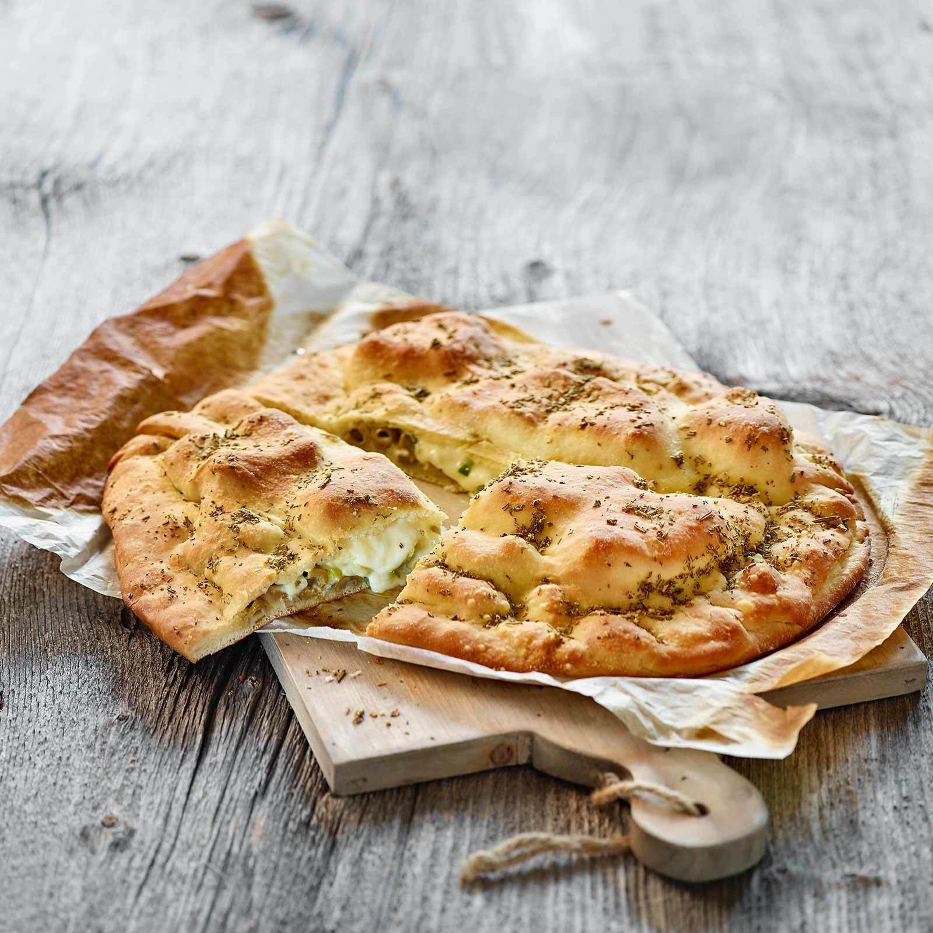 Gedeckte Artischocken-Pizza