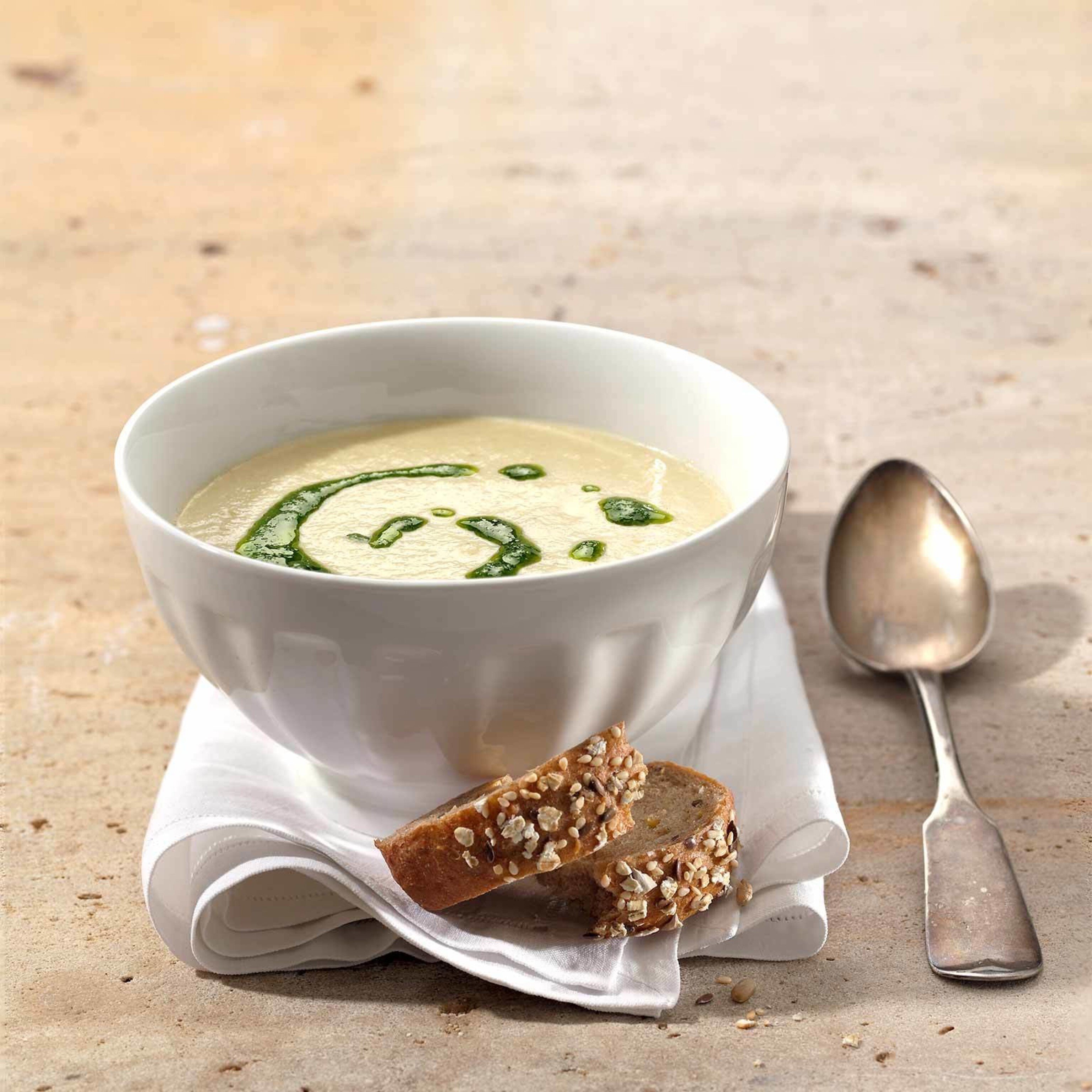 Schwarzwurzelsuppe mit Portulaköl