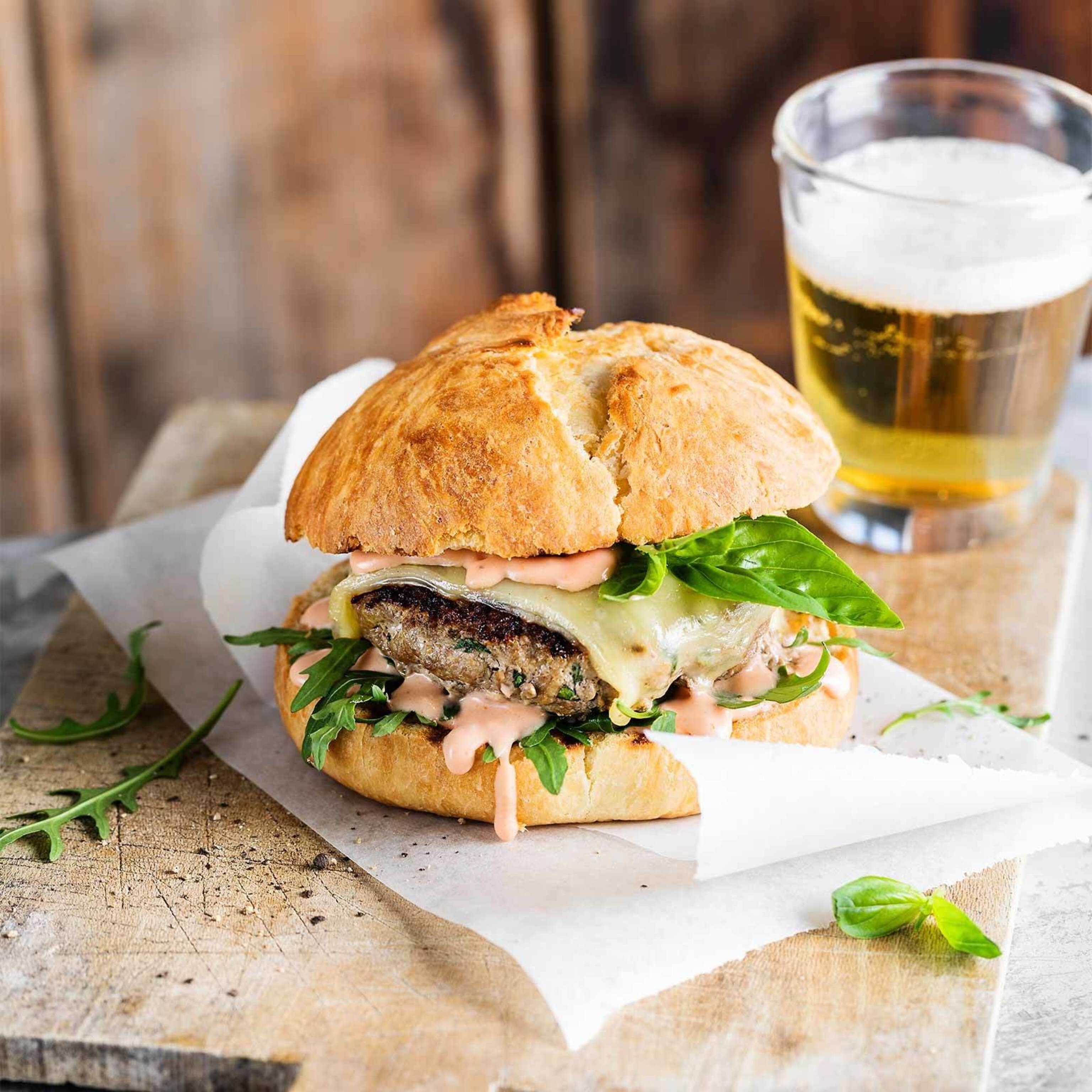 Hamburger au basilic et roquette