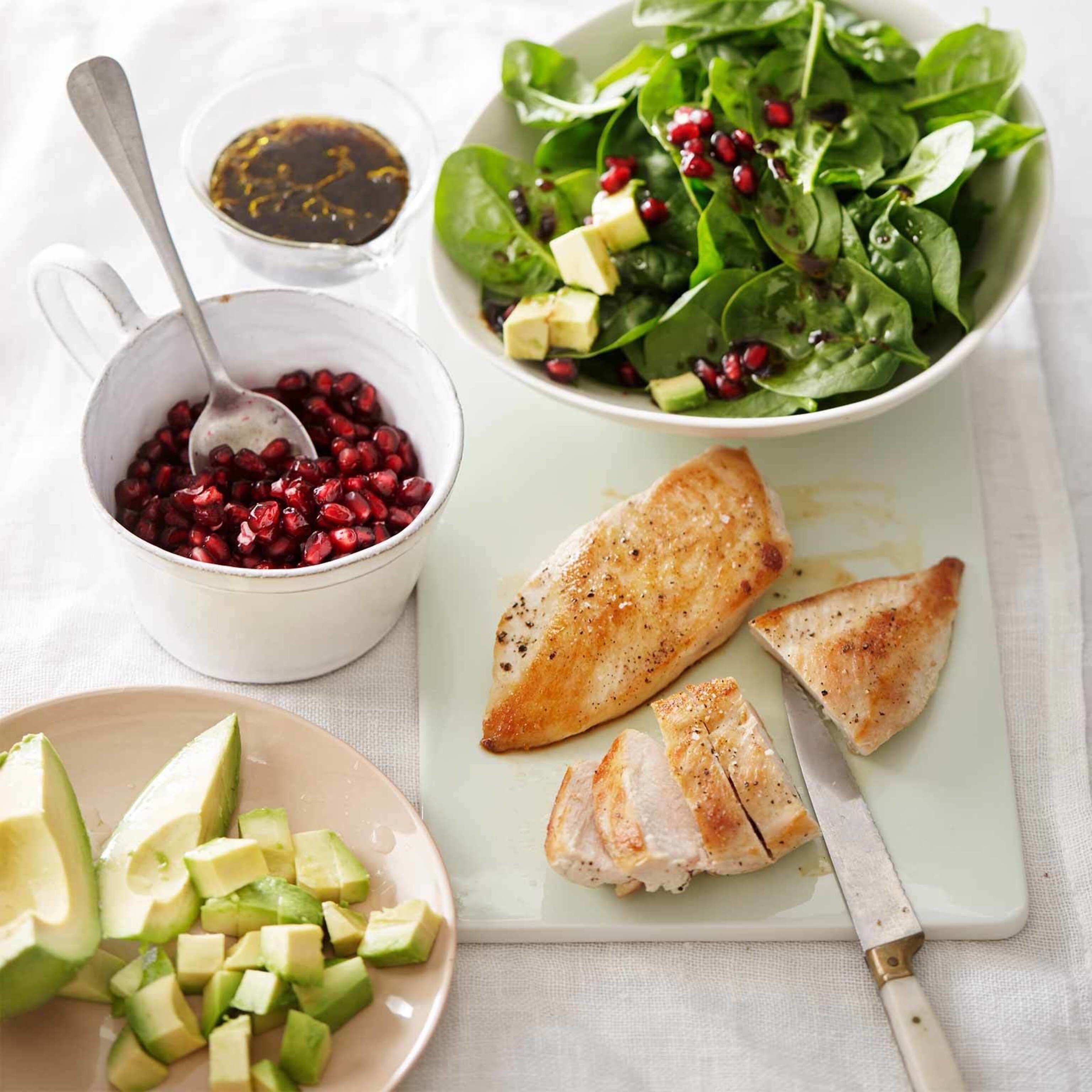 Salade épinards-avocat et poulet