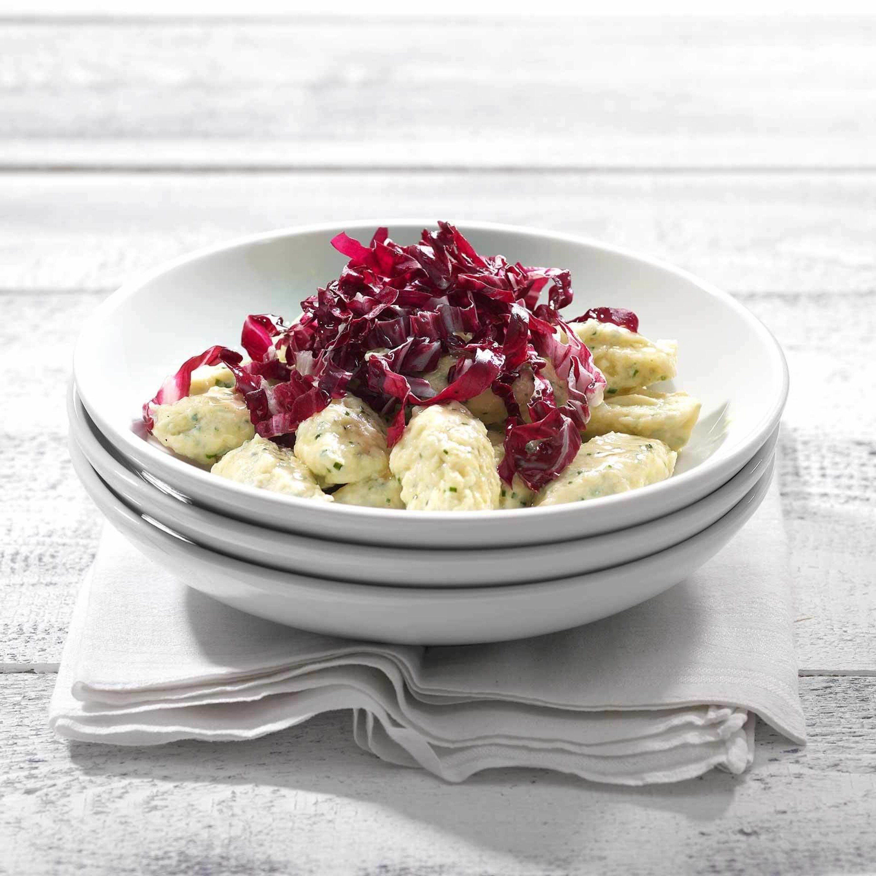 Ricotta-Gnocchi mit Cicorino rosso