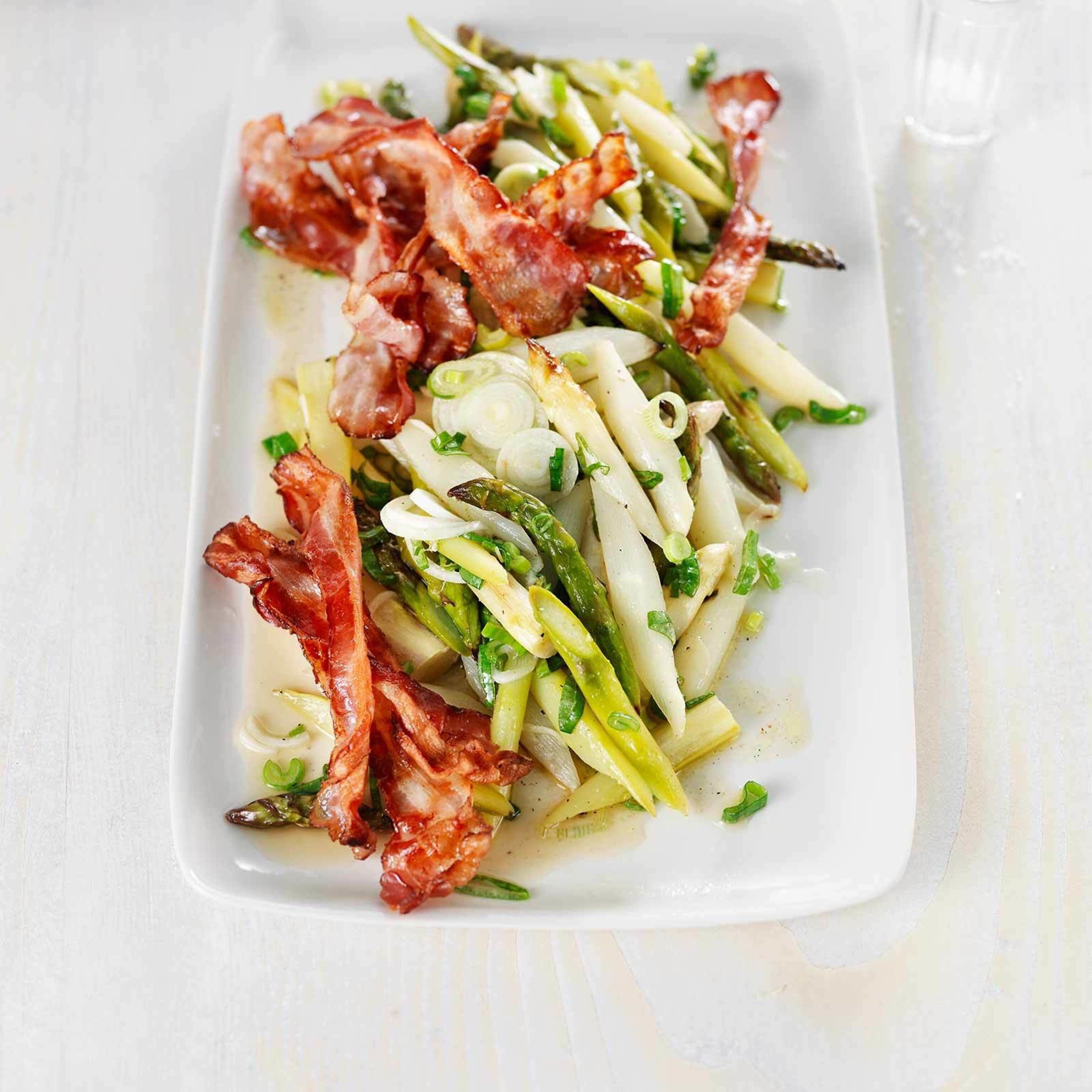 Salade d’asperges et lard croustillant