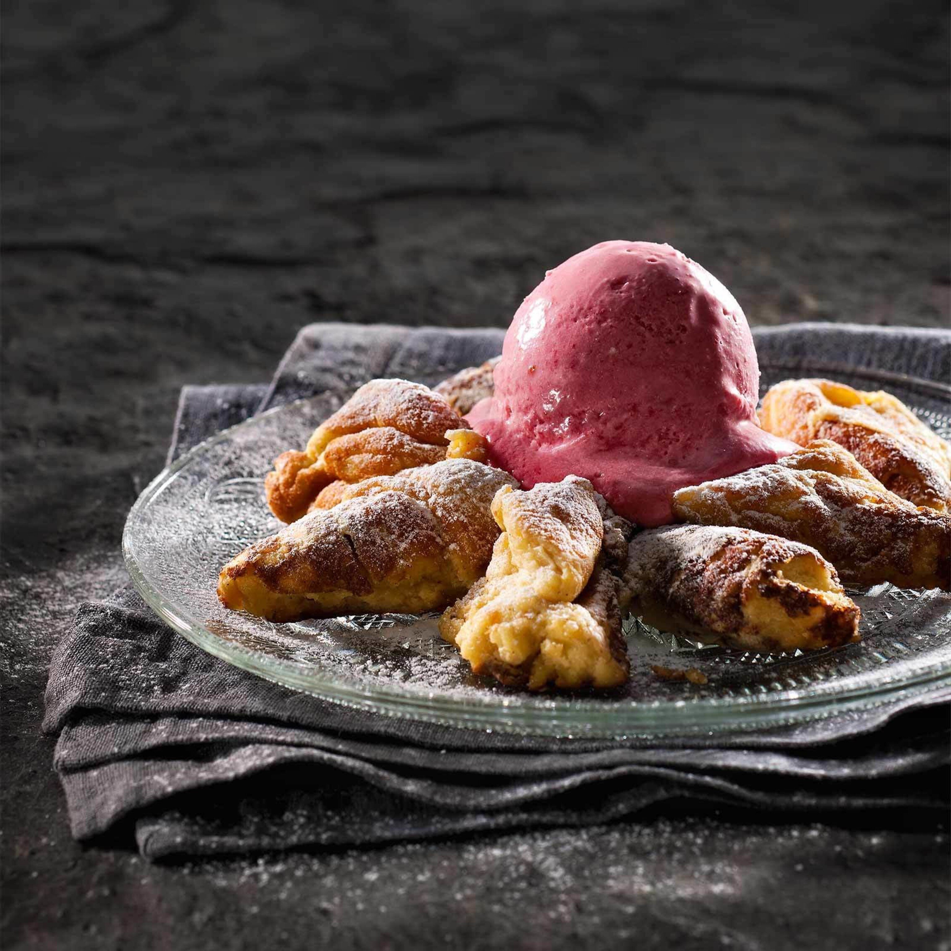 Kaiserschmarrn mit Himbeer-Kokos-Glace