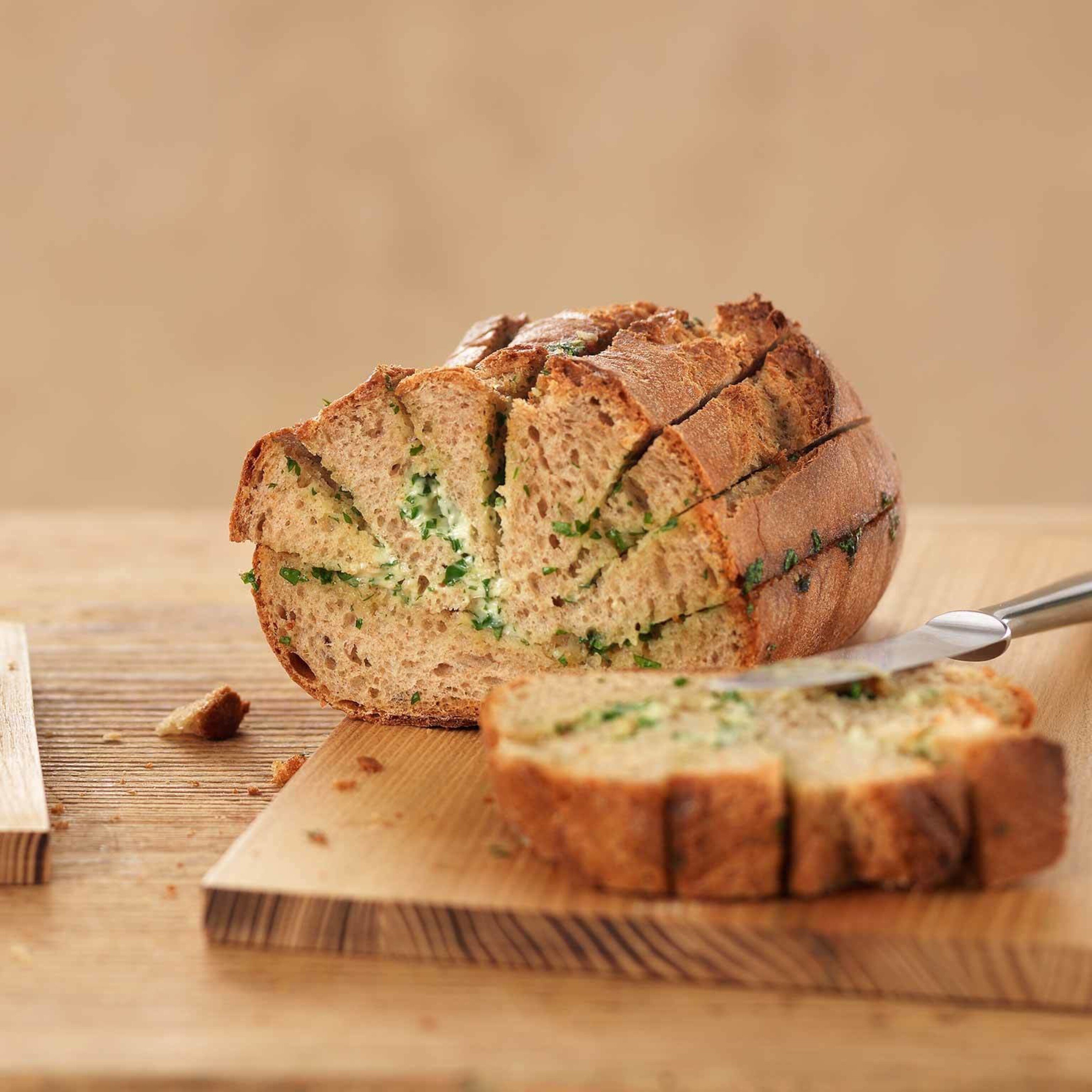 Pain éventail et beurre aux herbes