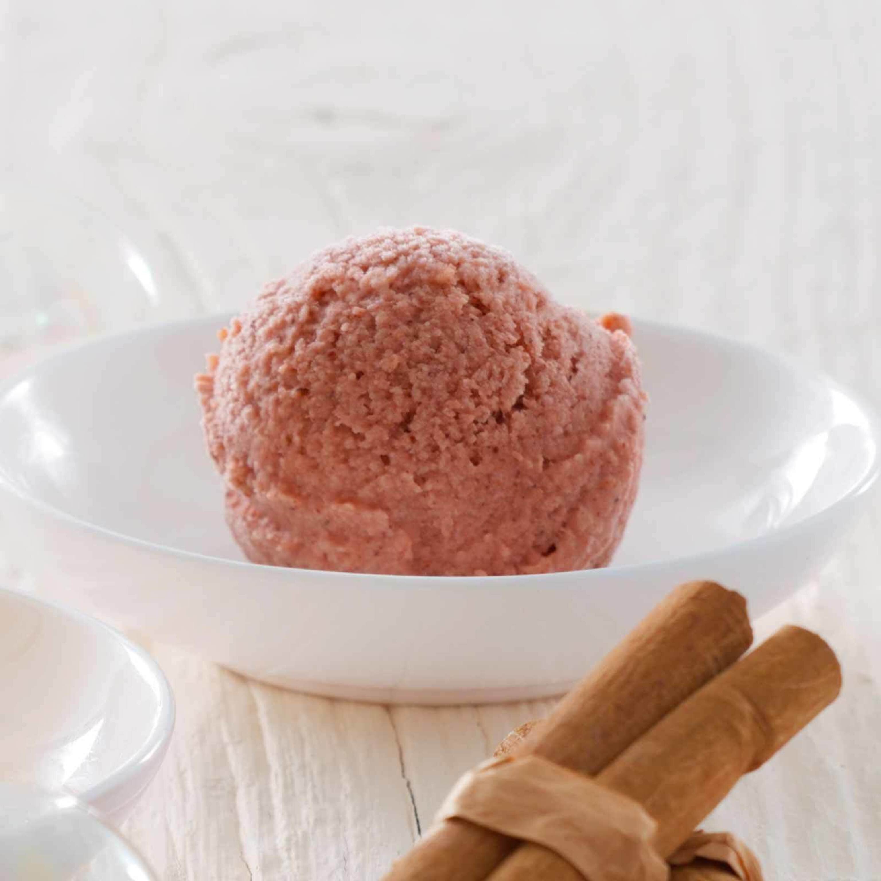 Glace pruneaux-cannelle