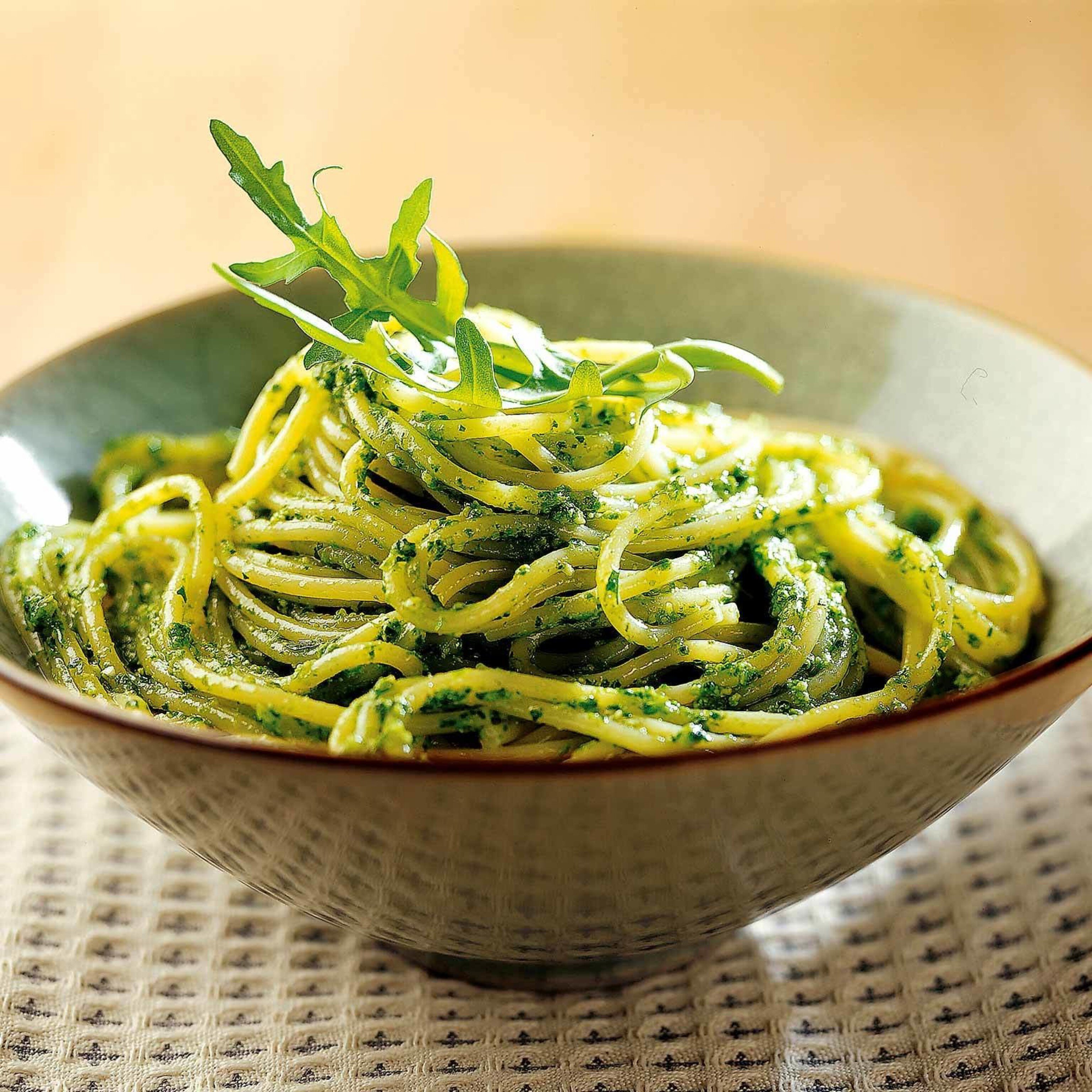 Spaghettis au pesto à la roquette
