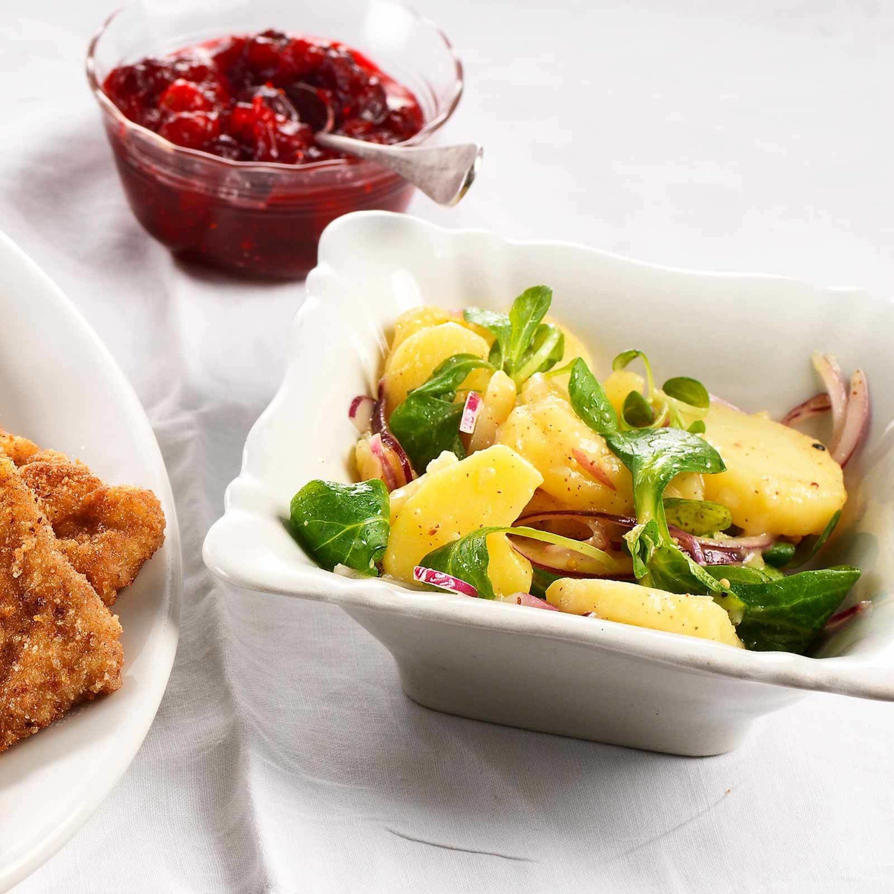 Kartoffelsalat mit Nüsslisalat
