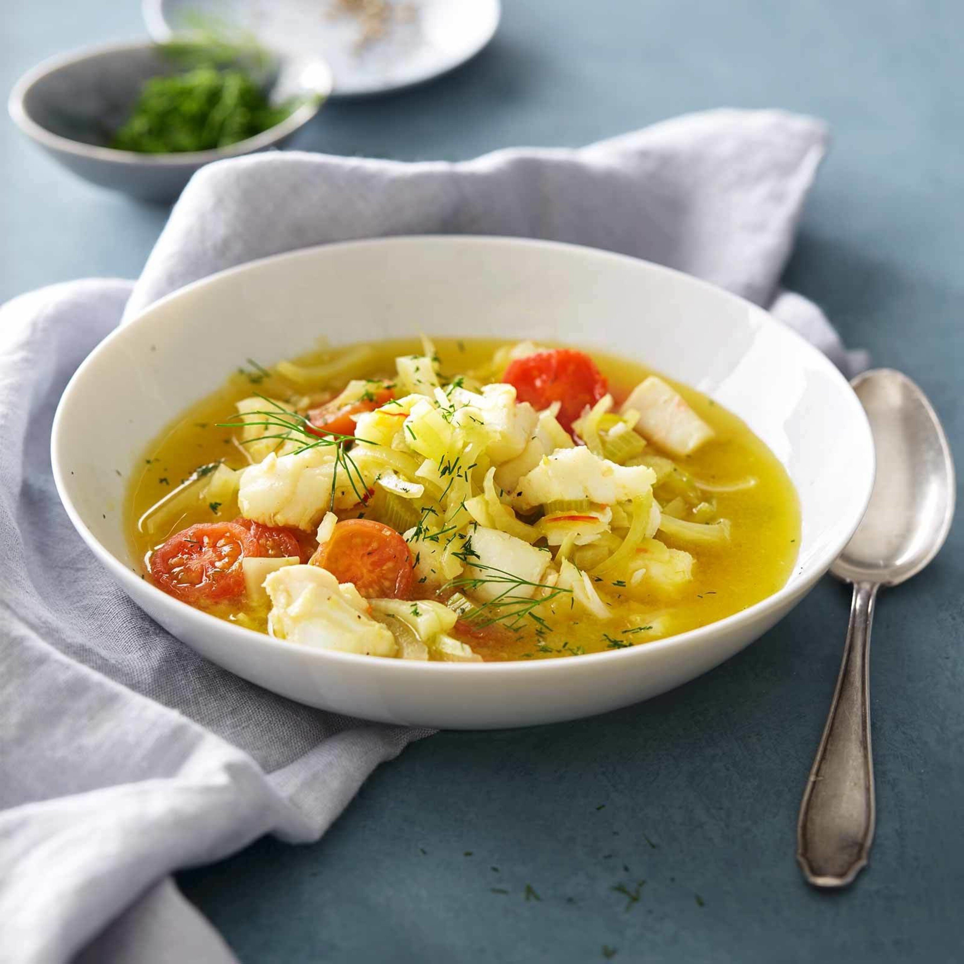 Safran-Fenchelsuppe mit Dorsch