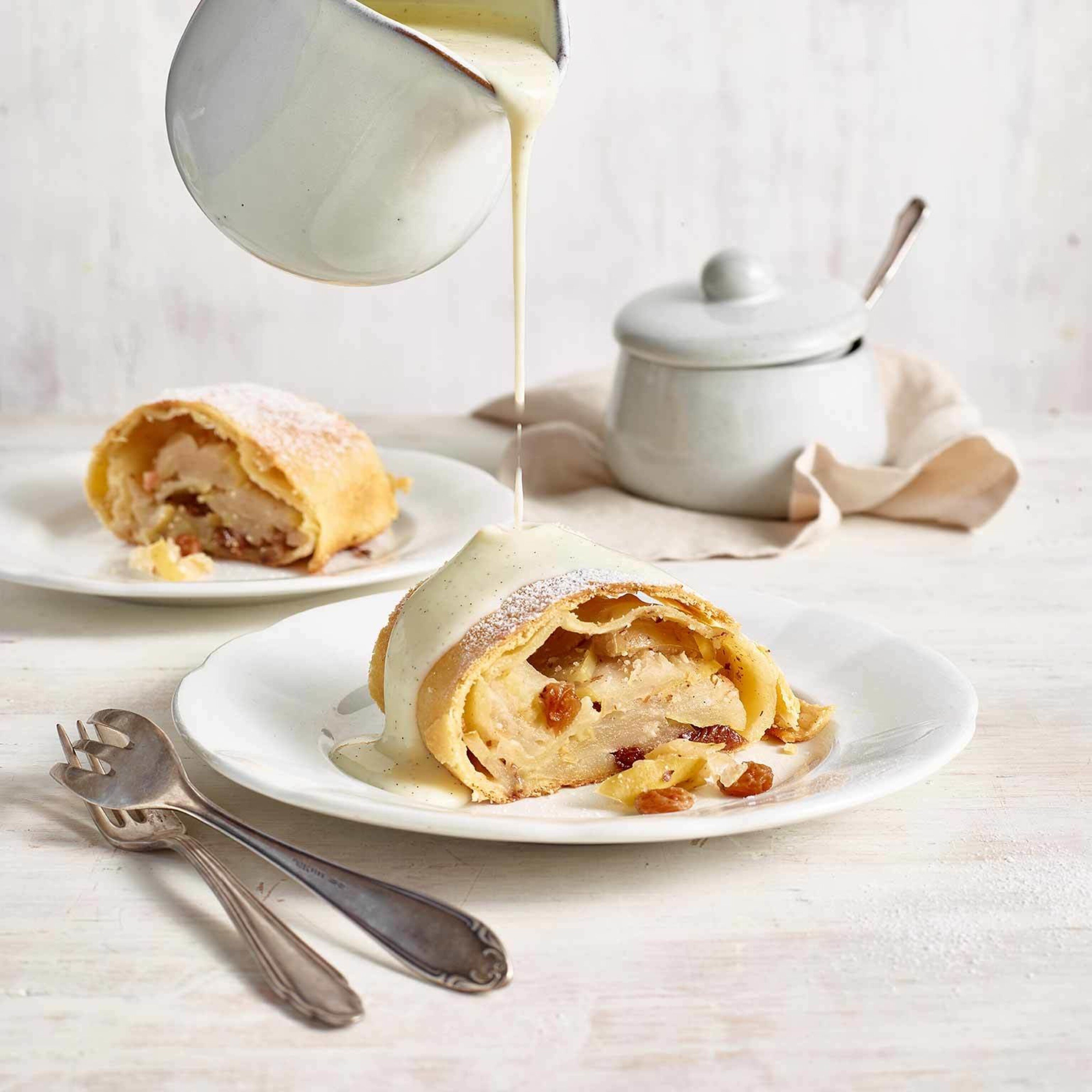 Apfelstrudel mit Vanillesauce